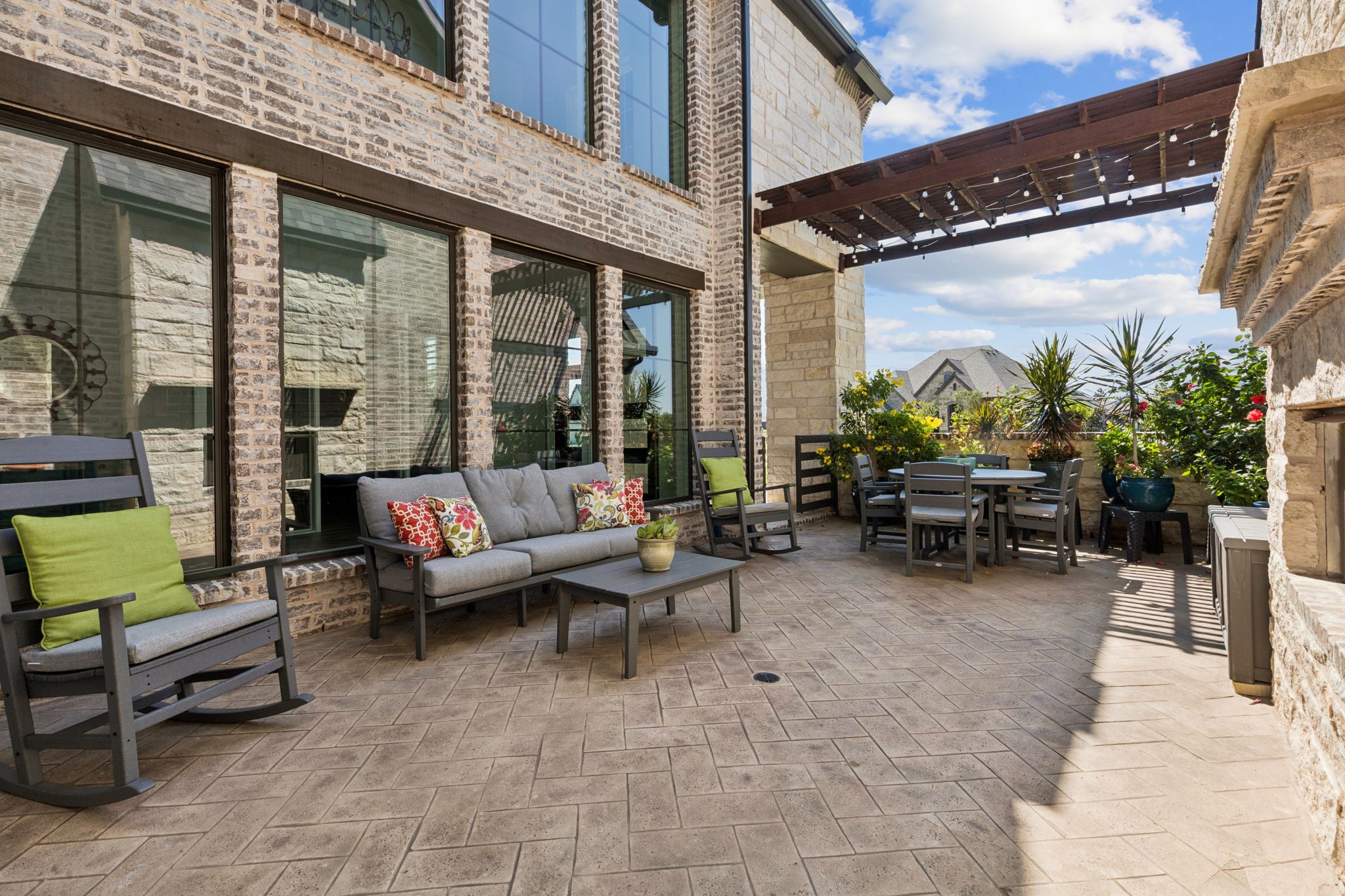 725 Inverness Lane