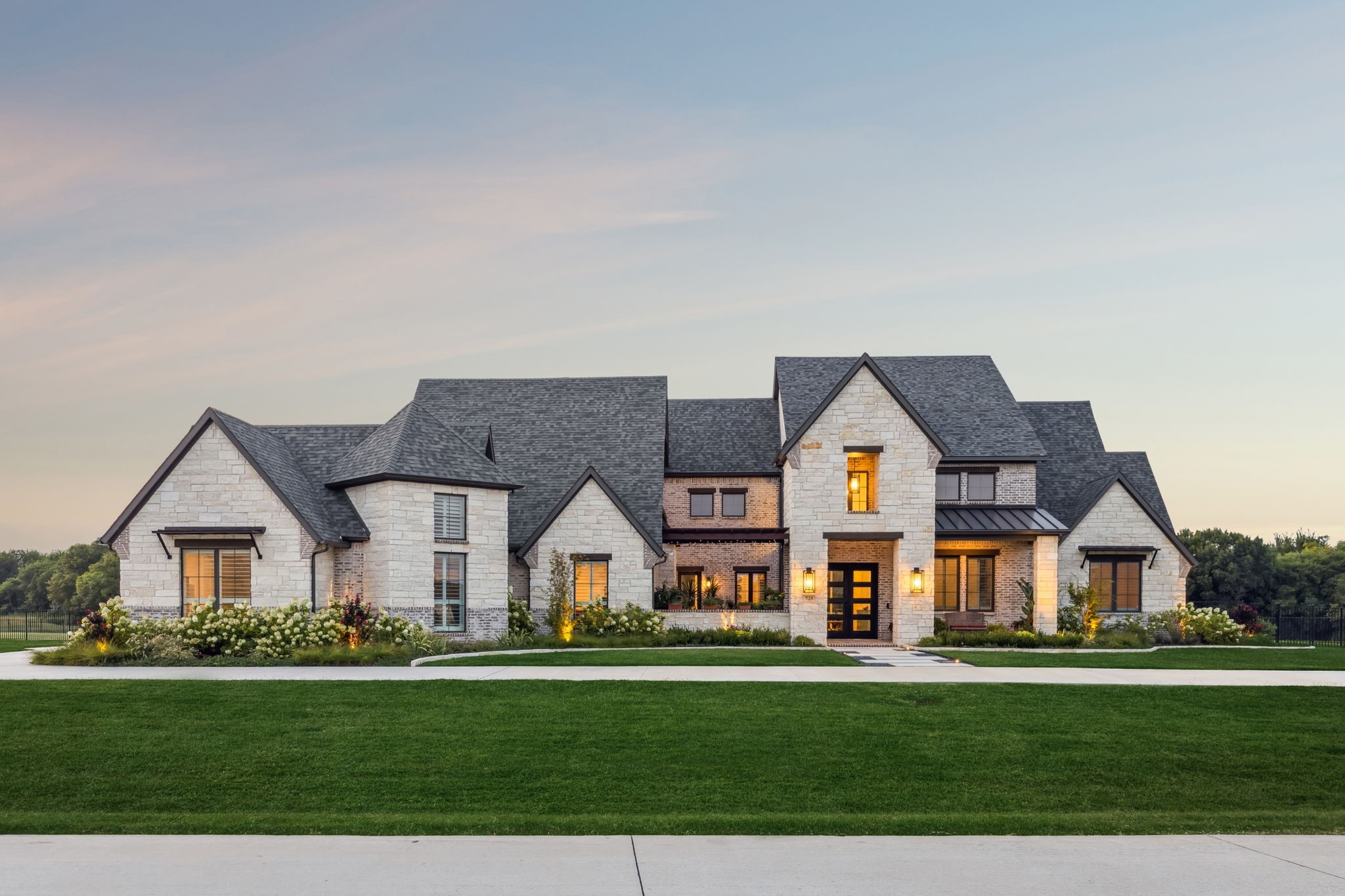 725 Inverness Lane