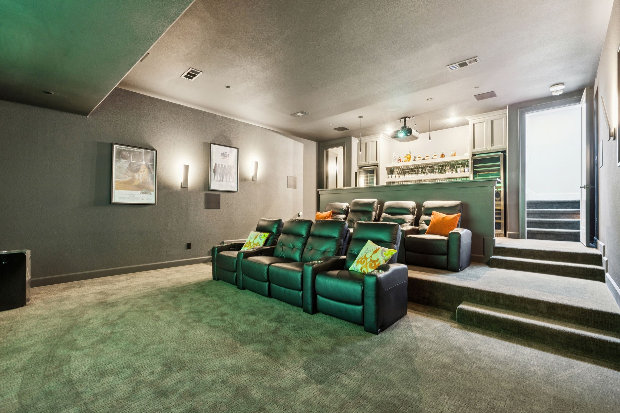 725 Inverness Lane