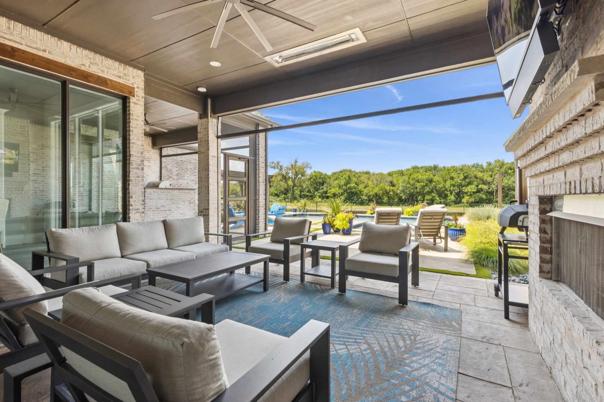 725 Inverness Lane