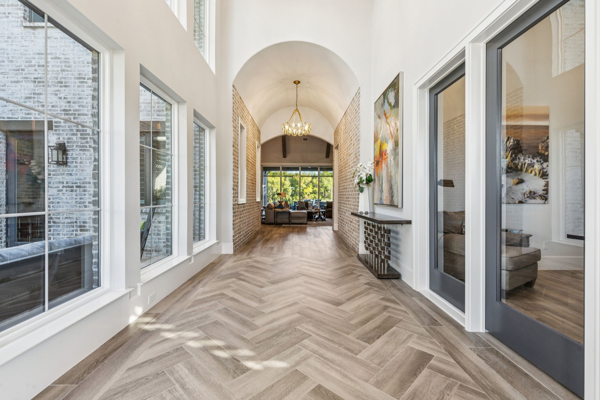 725 Inverness Lane
