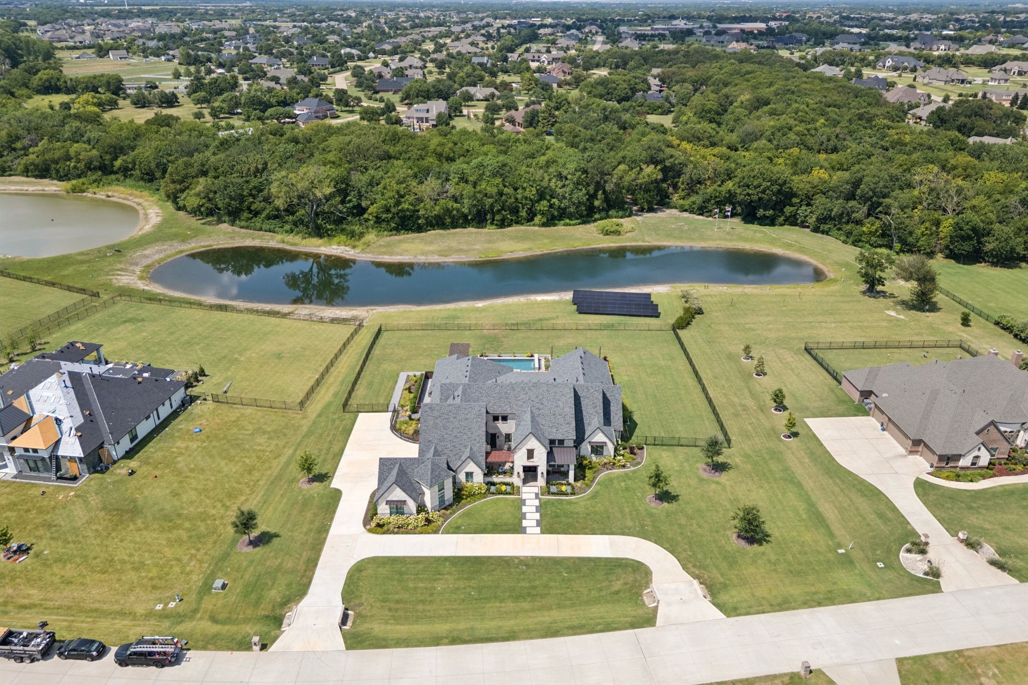 725 Inverness Lane