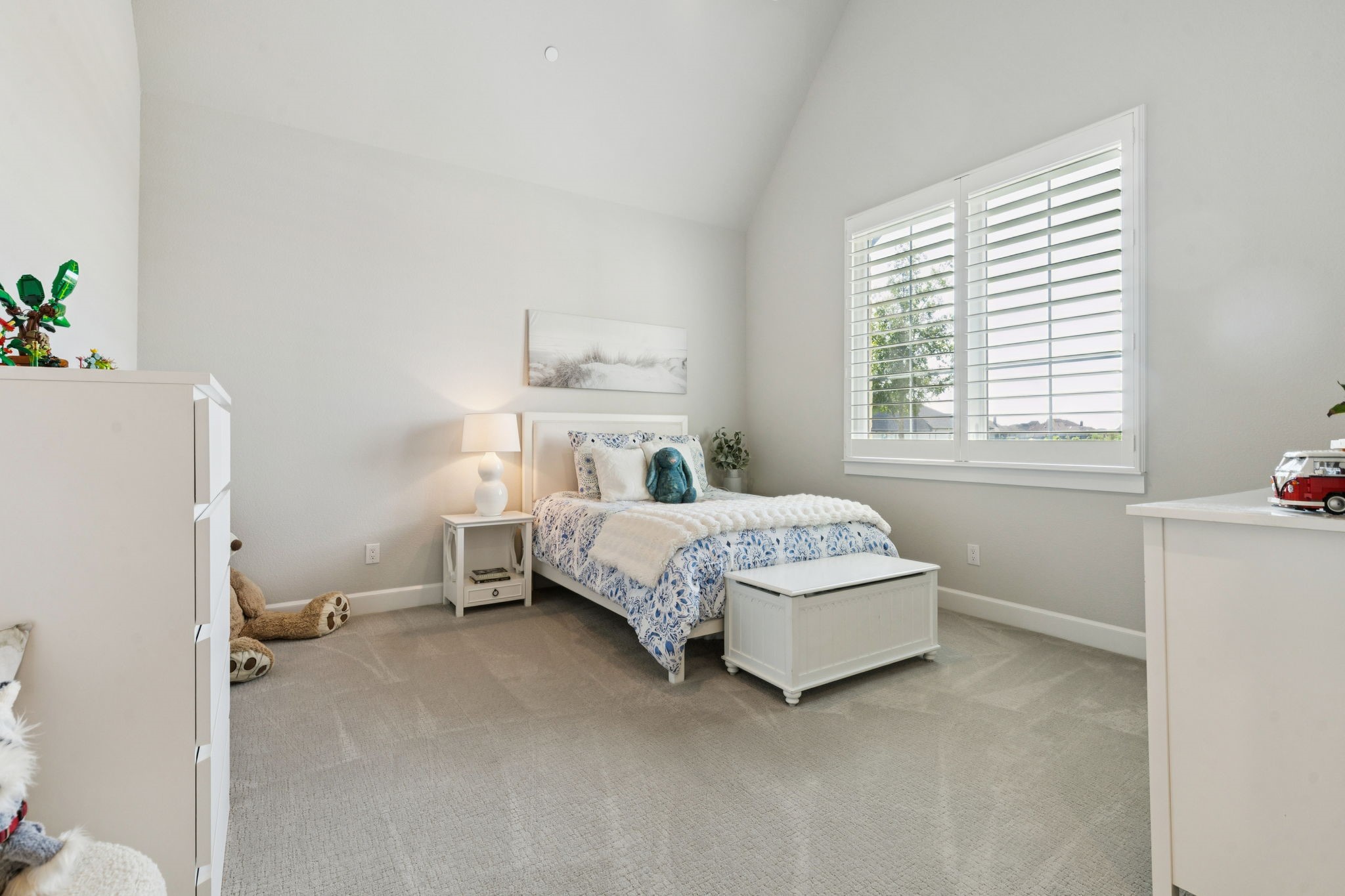 725 Inverness Lane