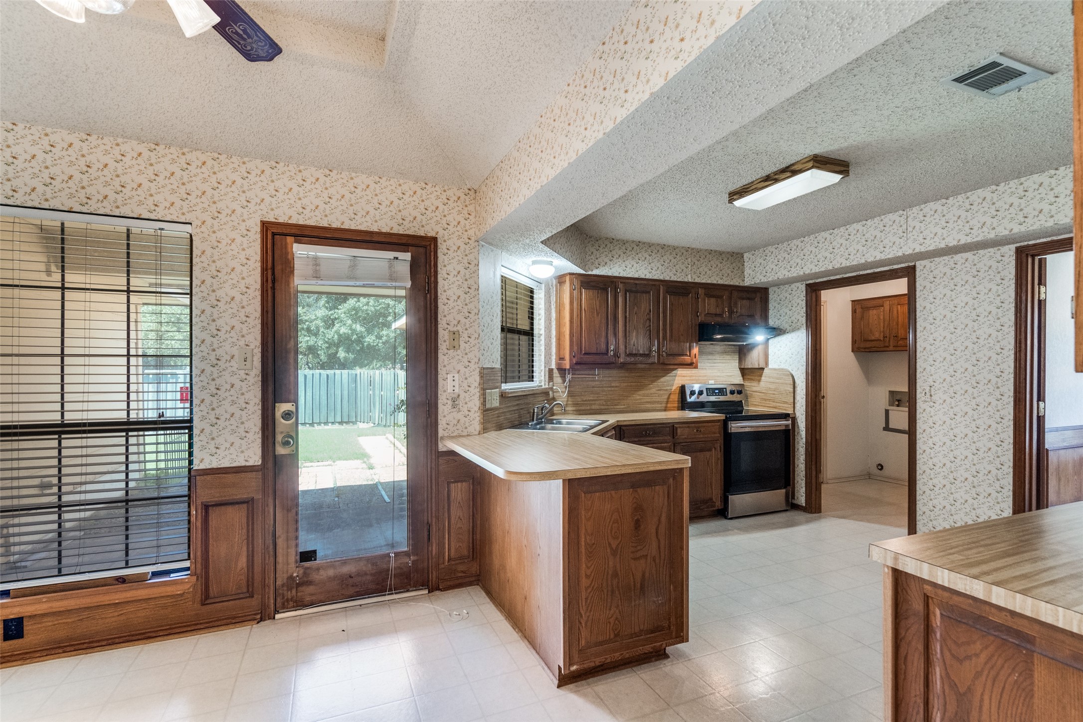 3021 Roundrock Trail