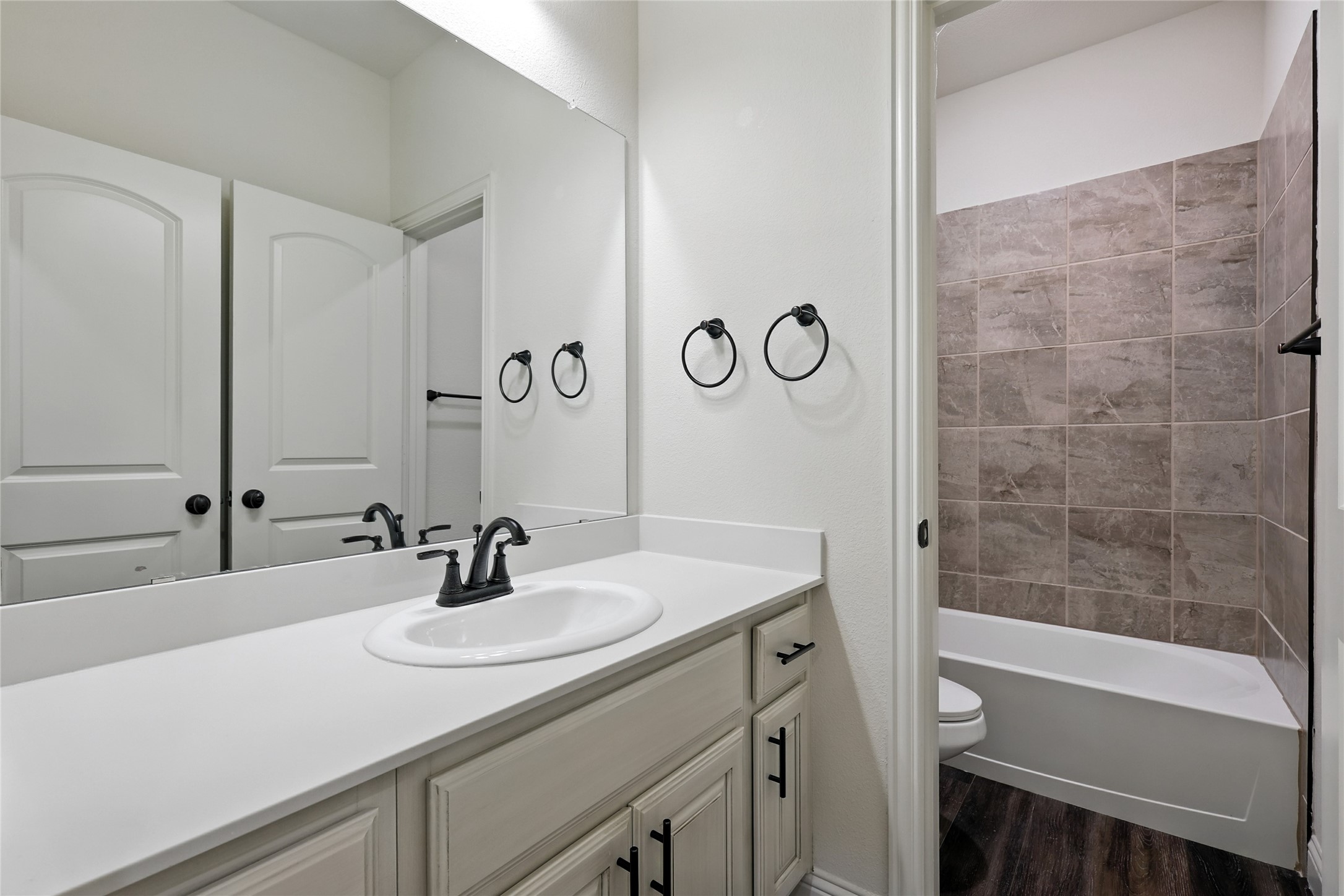 7836 Ashwood Drive