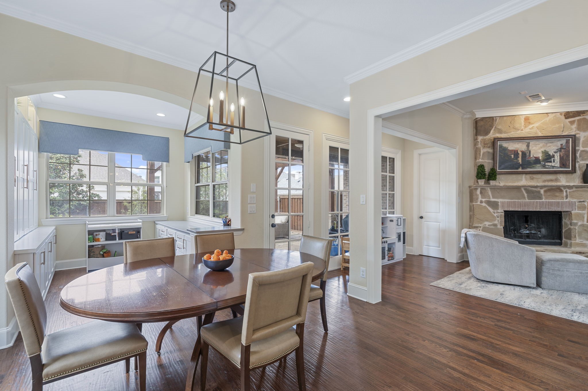 2220 Emerson Lane