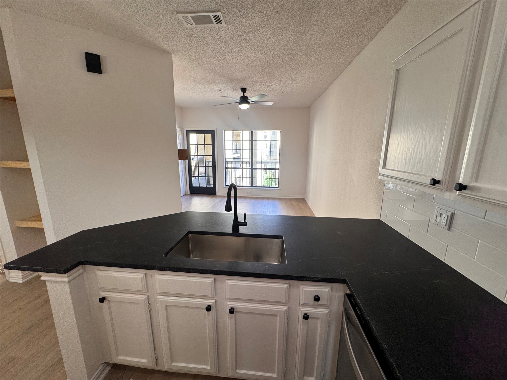 4800 W Lovers Lane 212