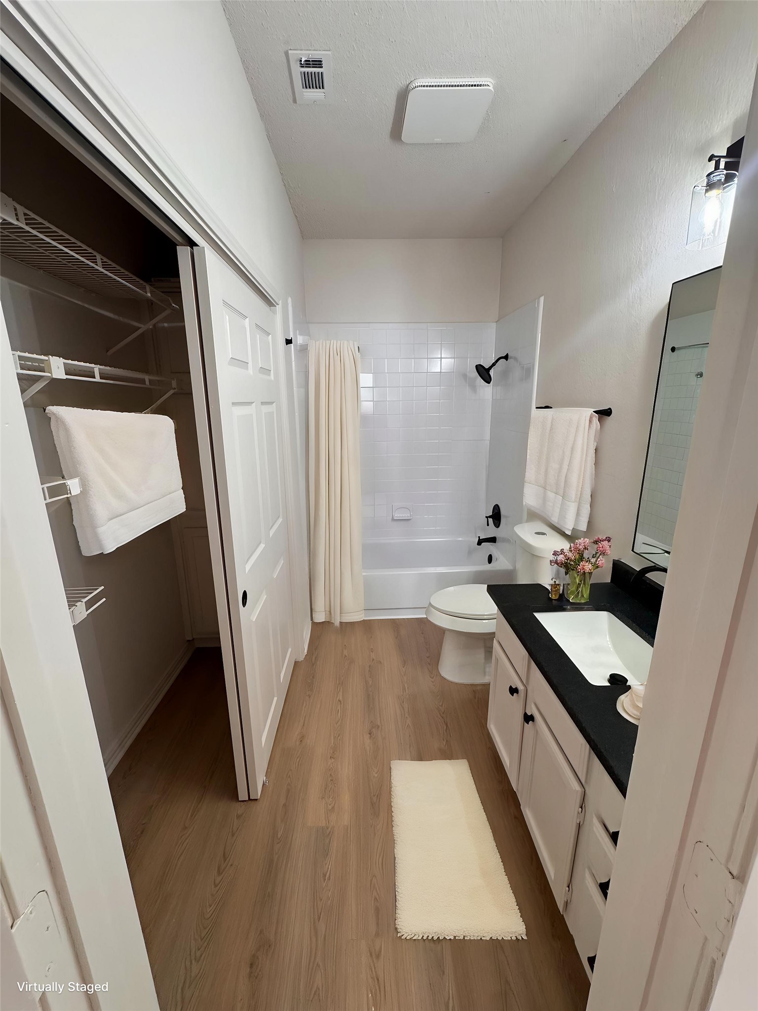 4800 W Lovers Lane 212