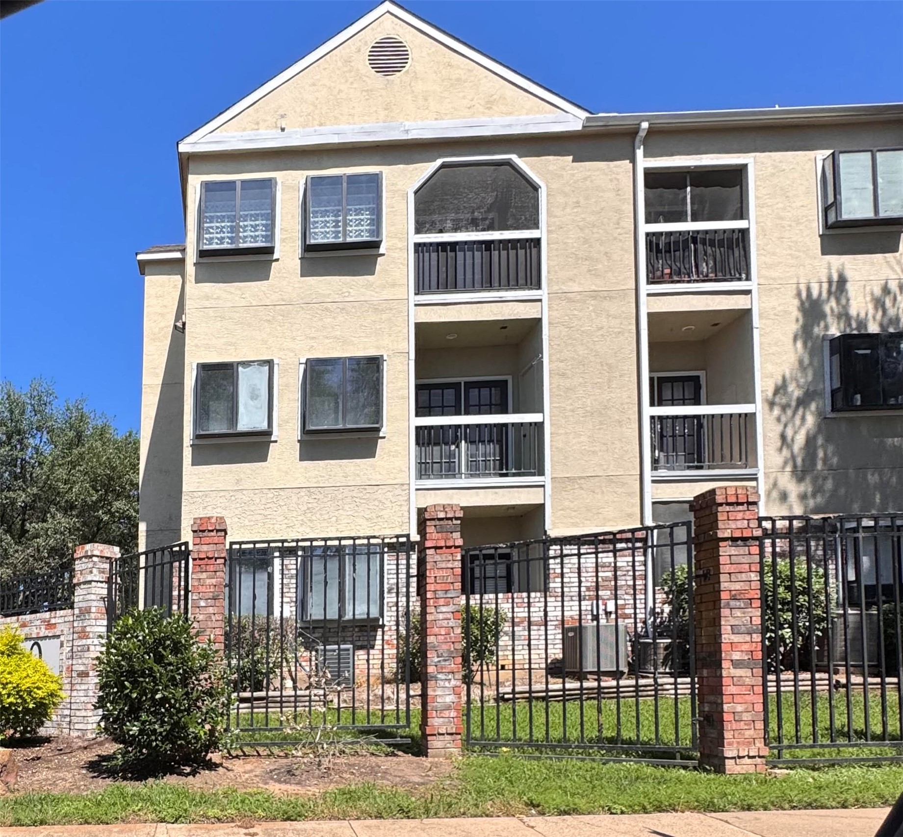 4800 W Lovers Lane 212