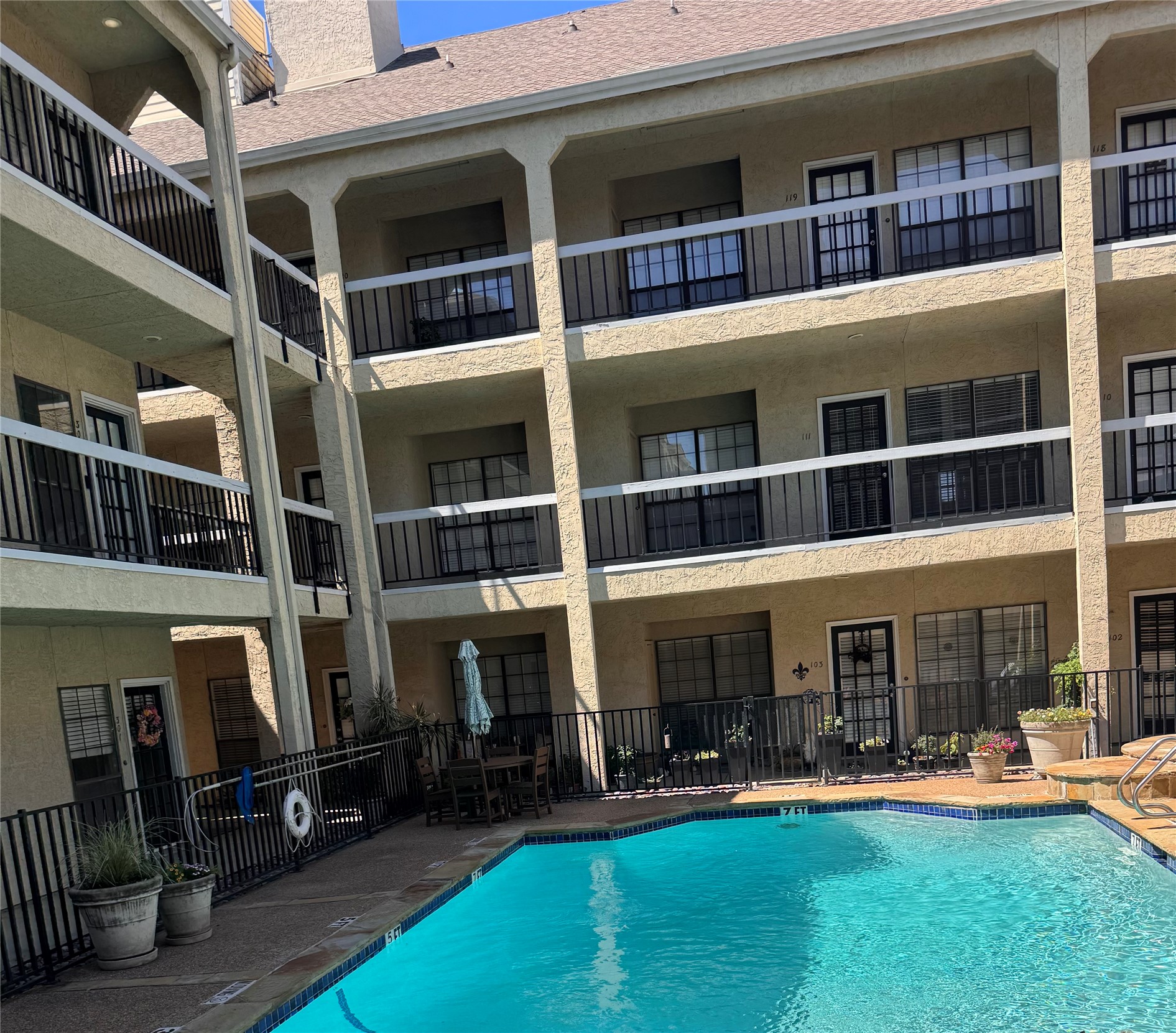 4800 W Lovers Lane 212