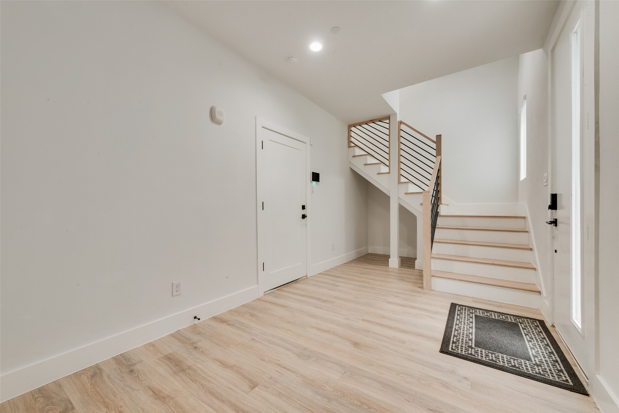 2038 N Prairie Avenue 102