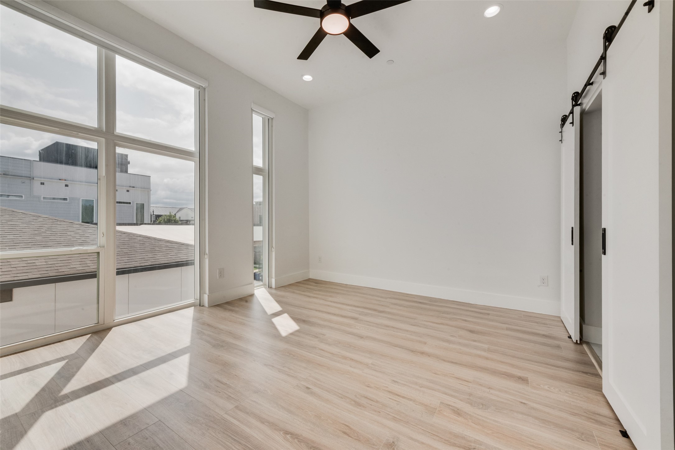 2038 N Prairie Avenue 102