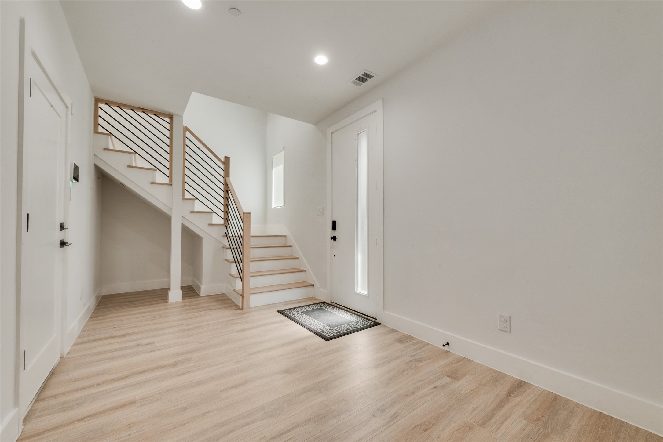 2038 N Prairie Avenue 102