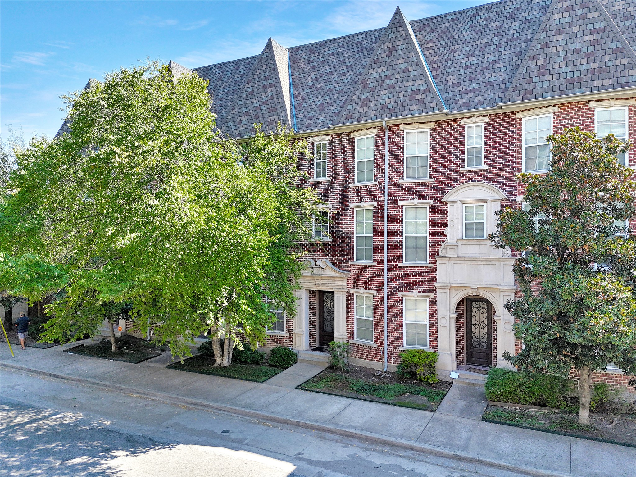 3200 Ross Avenue 15