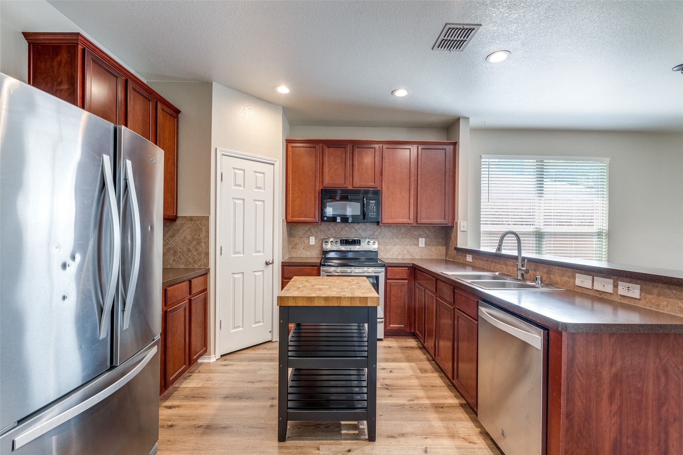 512 Fisherman Trail