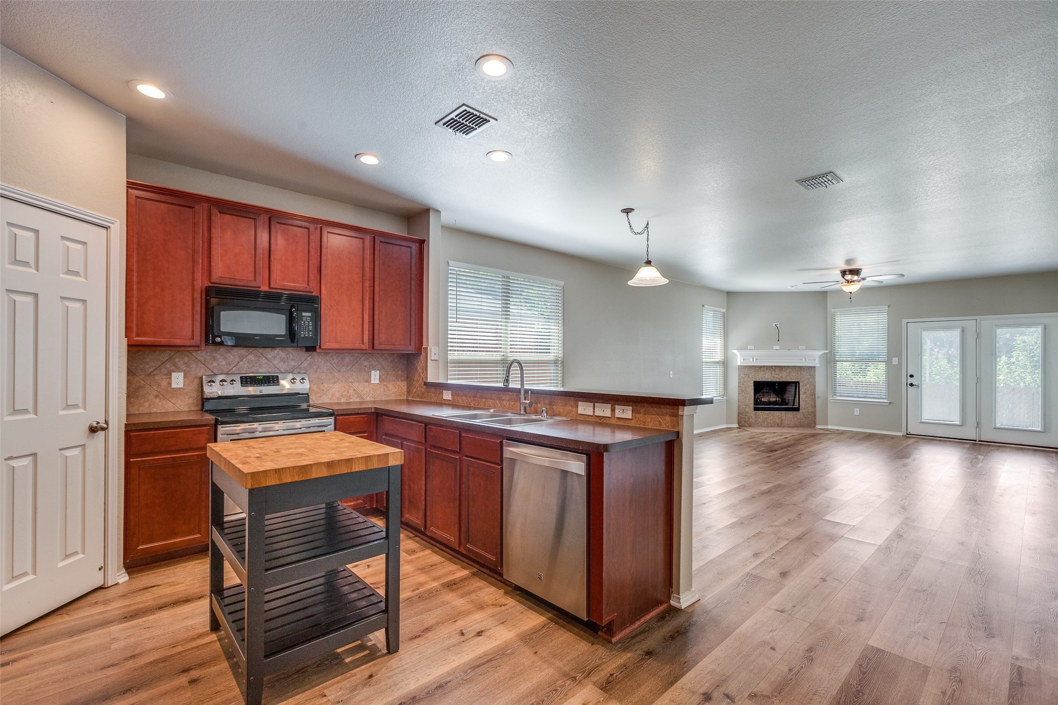 512 Fisherman Trail