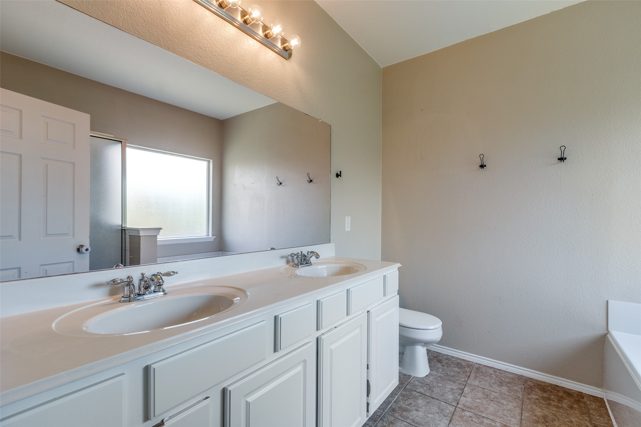 512 Fisherman Trail