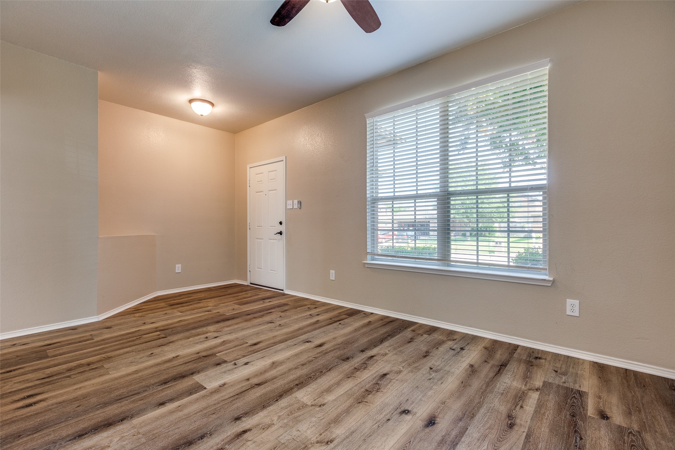 512 Fisherman Trail
