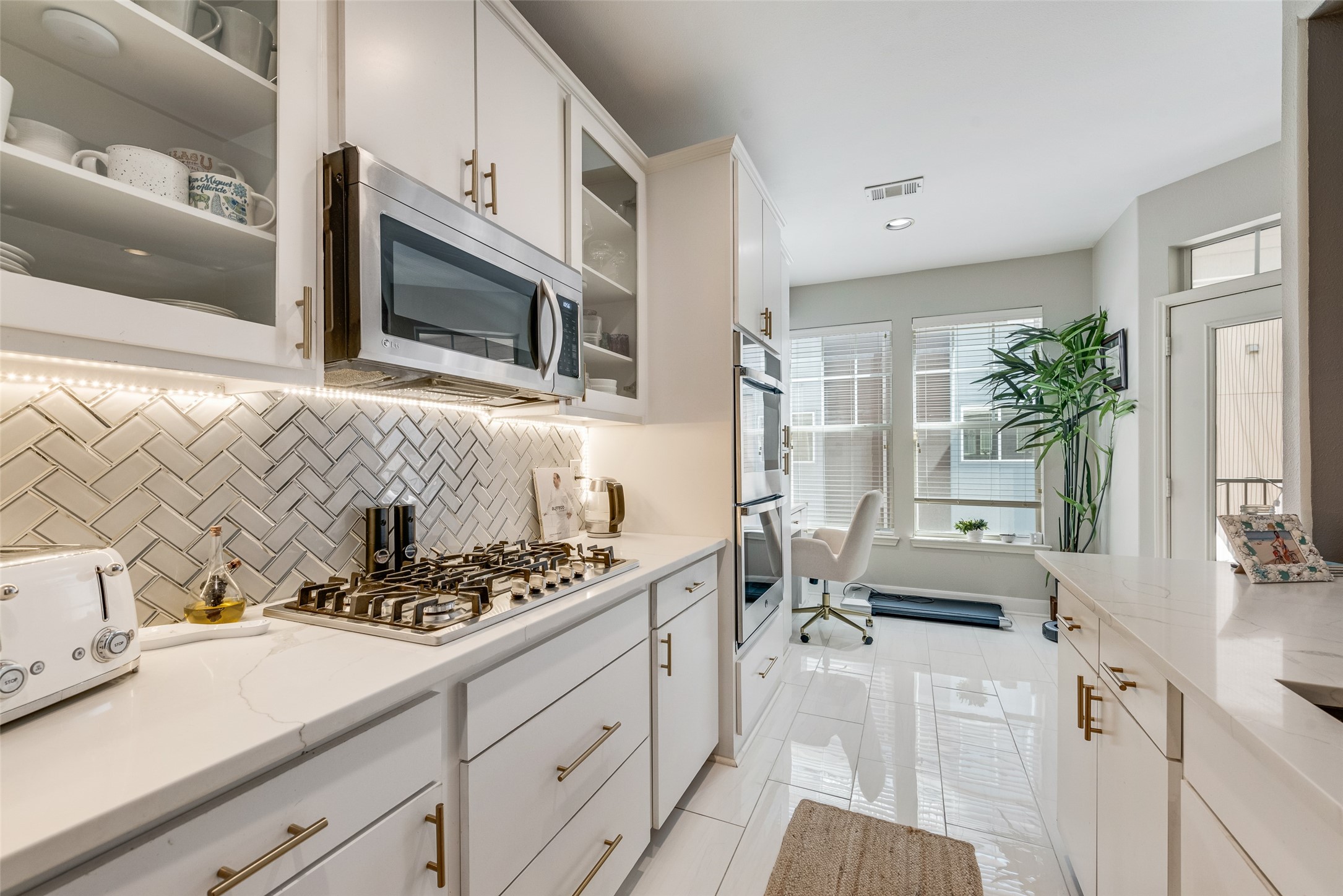 4904 Live Oak Street 302