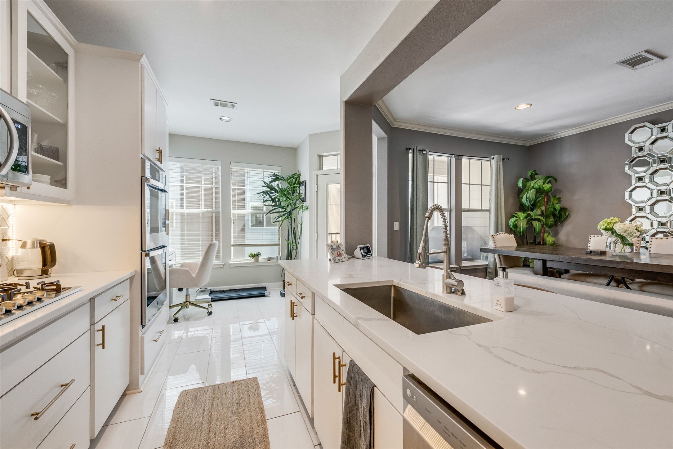 4904 Live Oak Street 302