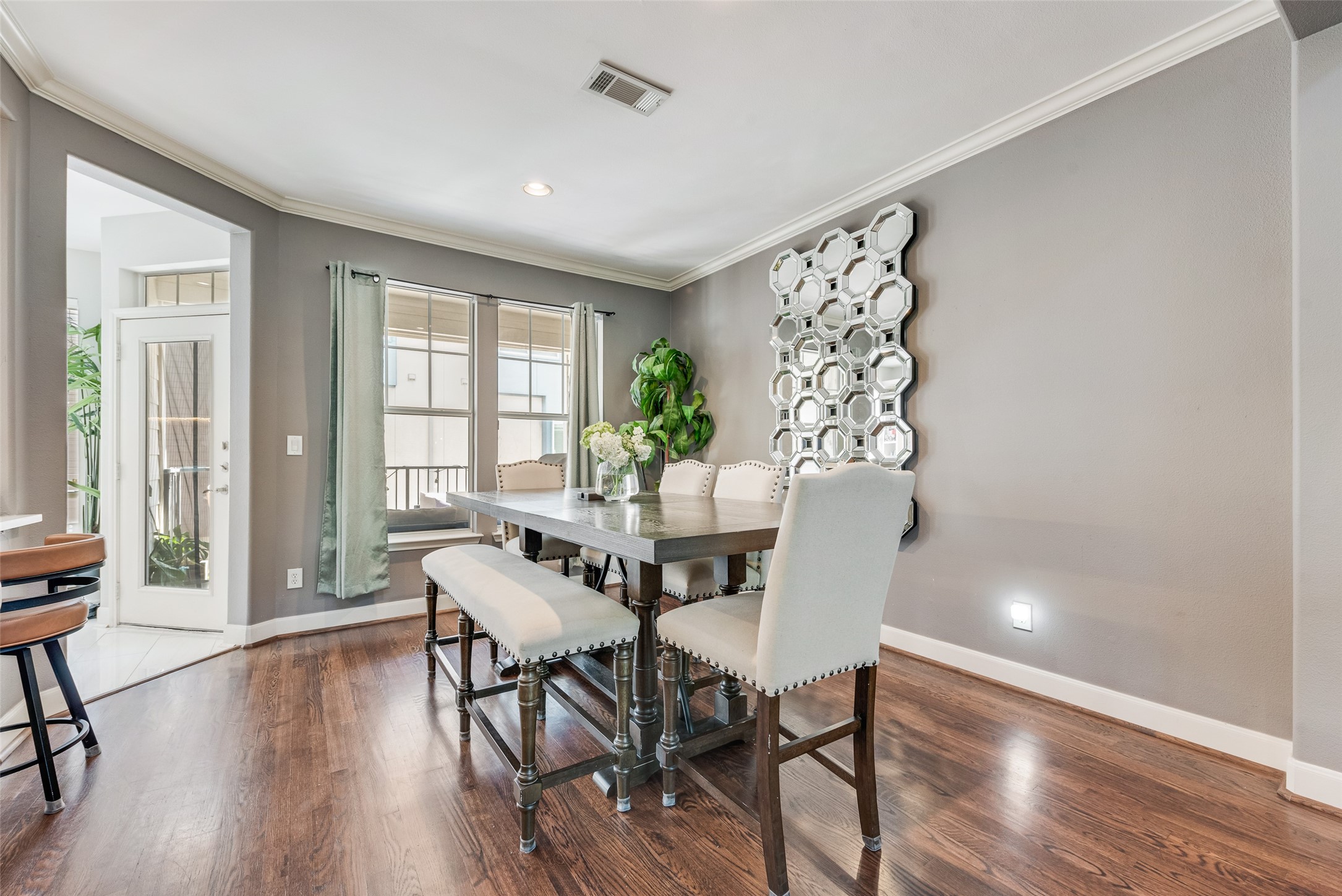 4904 Live Oak Street 302