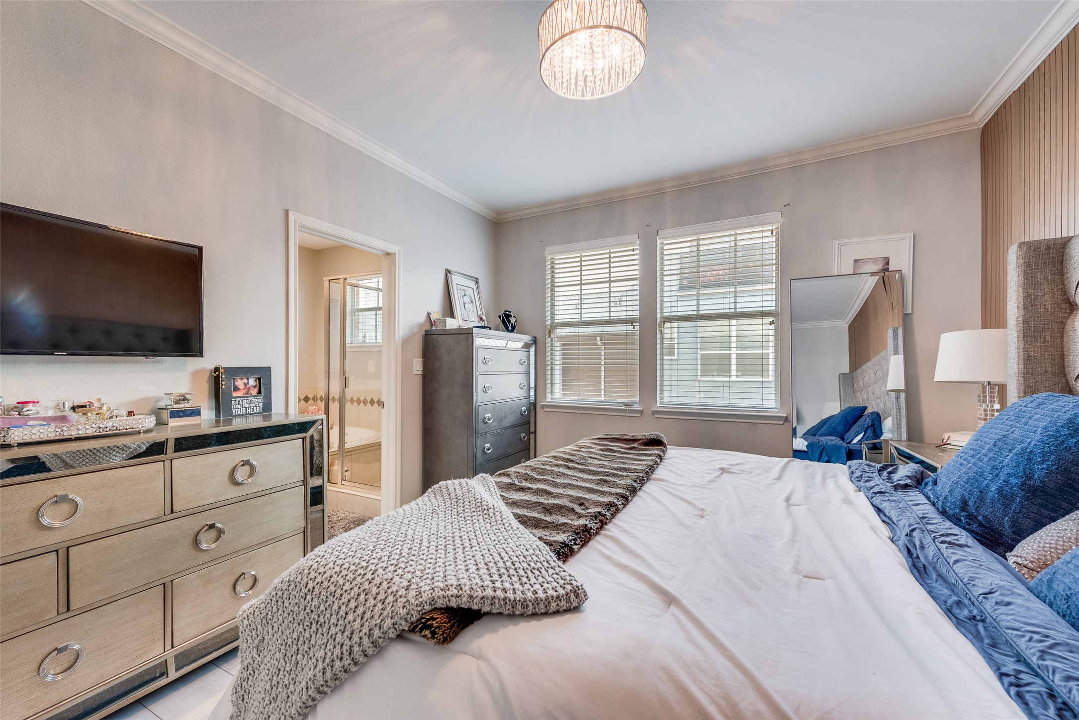 4904 Live Oak Street 302