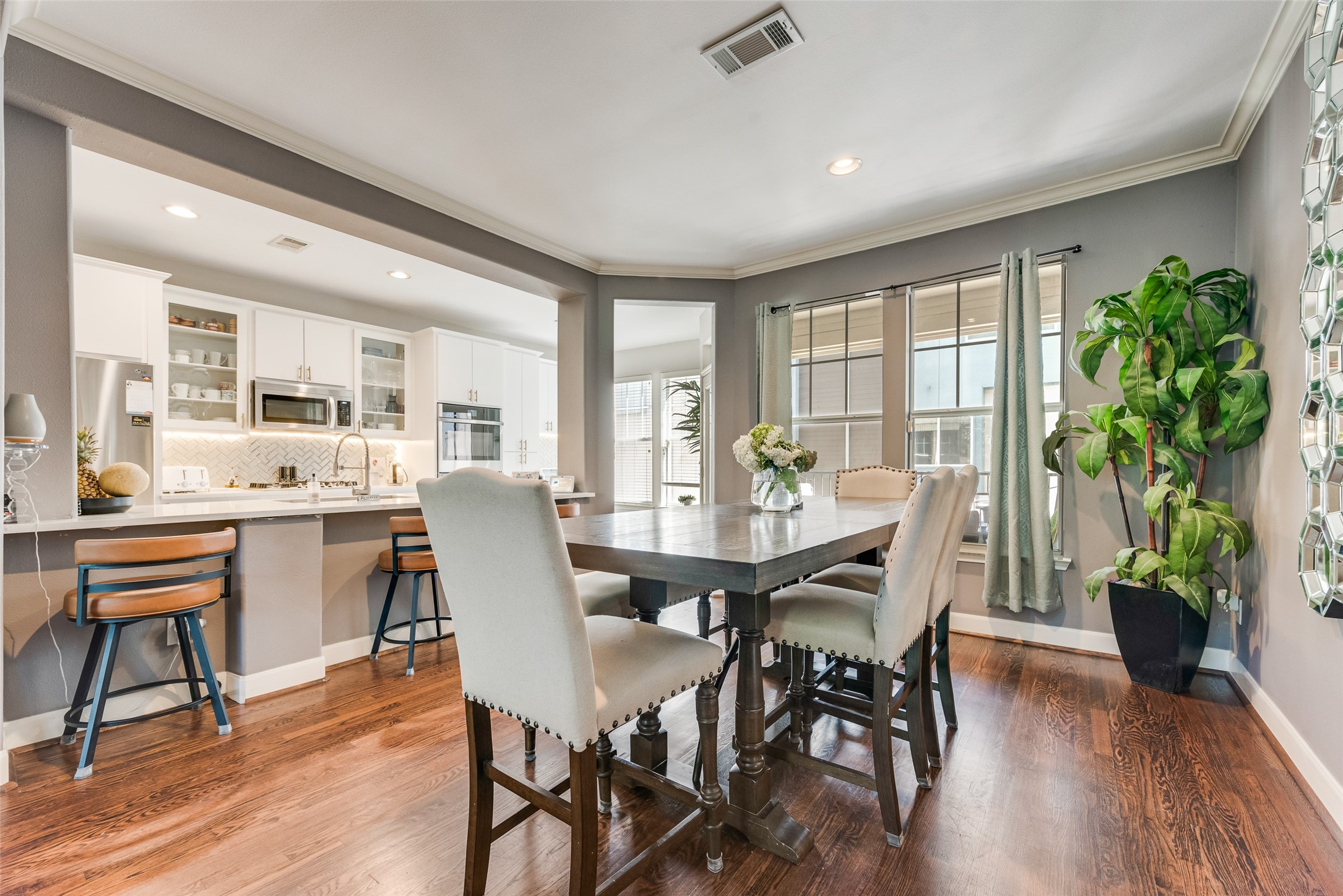 4904 Live Oak Street 302