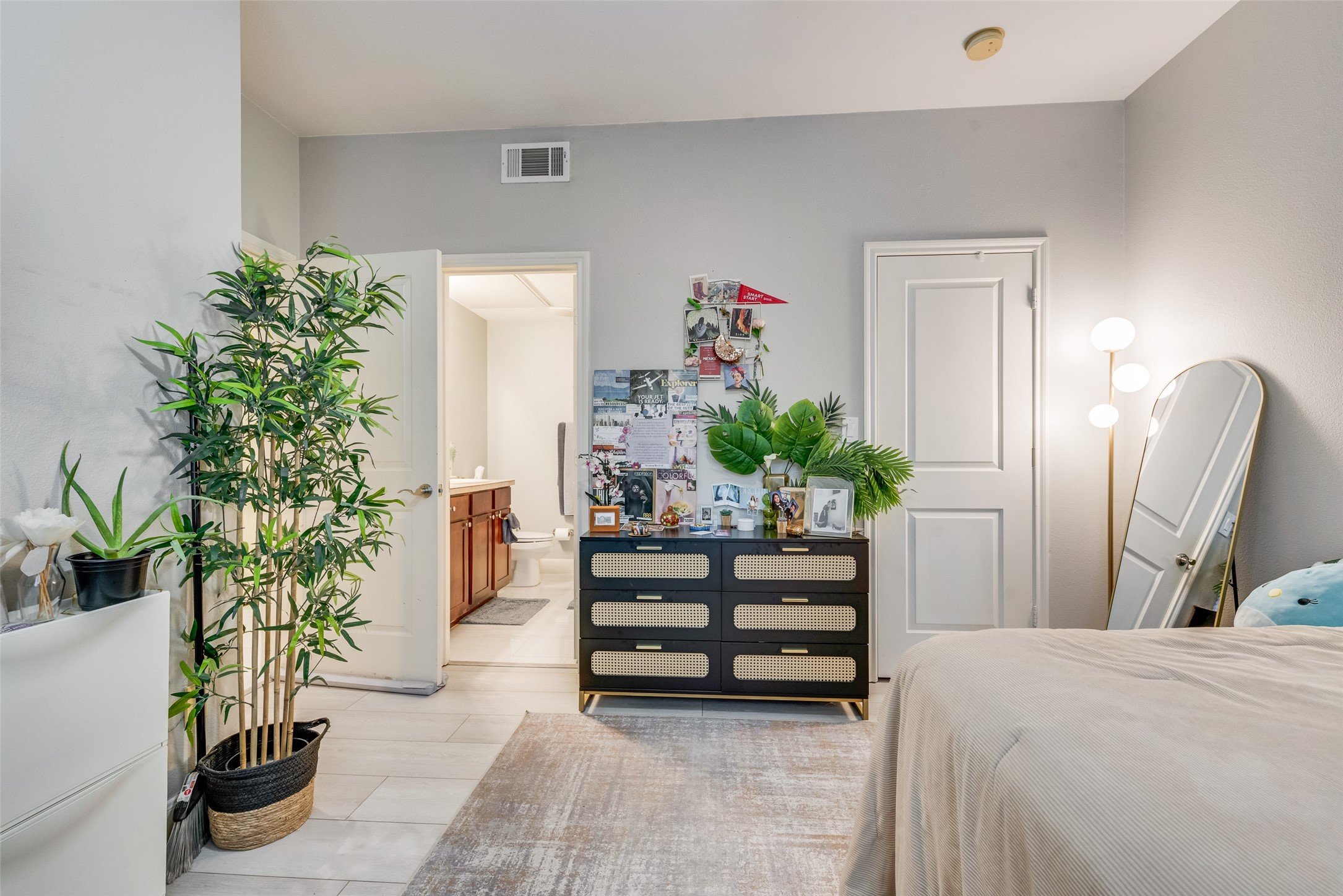 4904 Live Oak Street 302