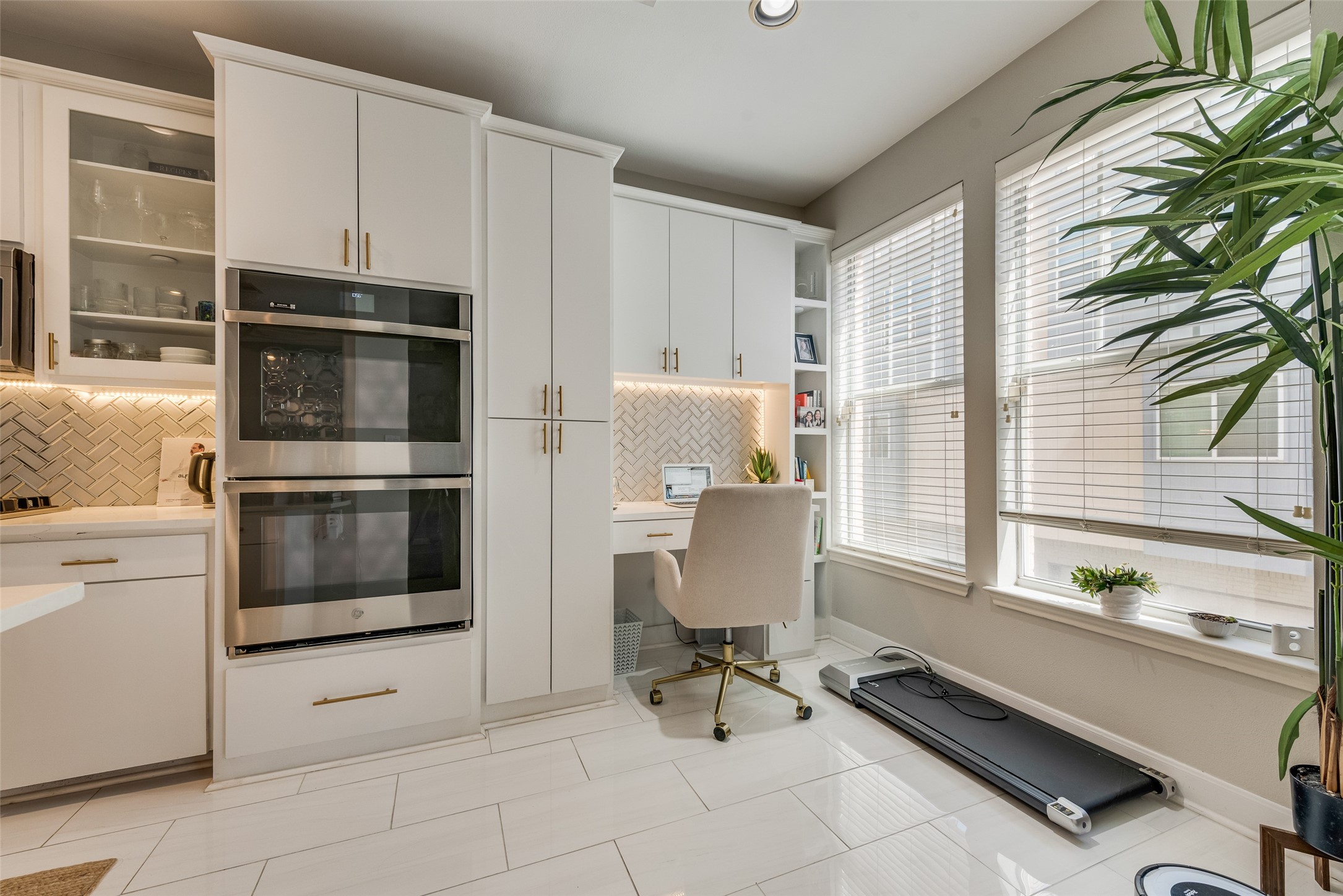 4904 Live Oak Street 302