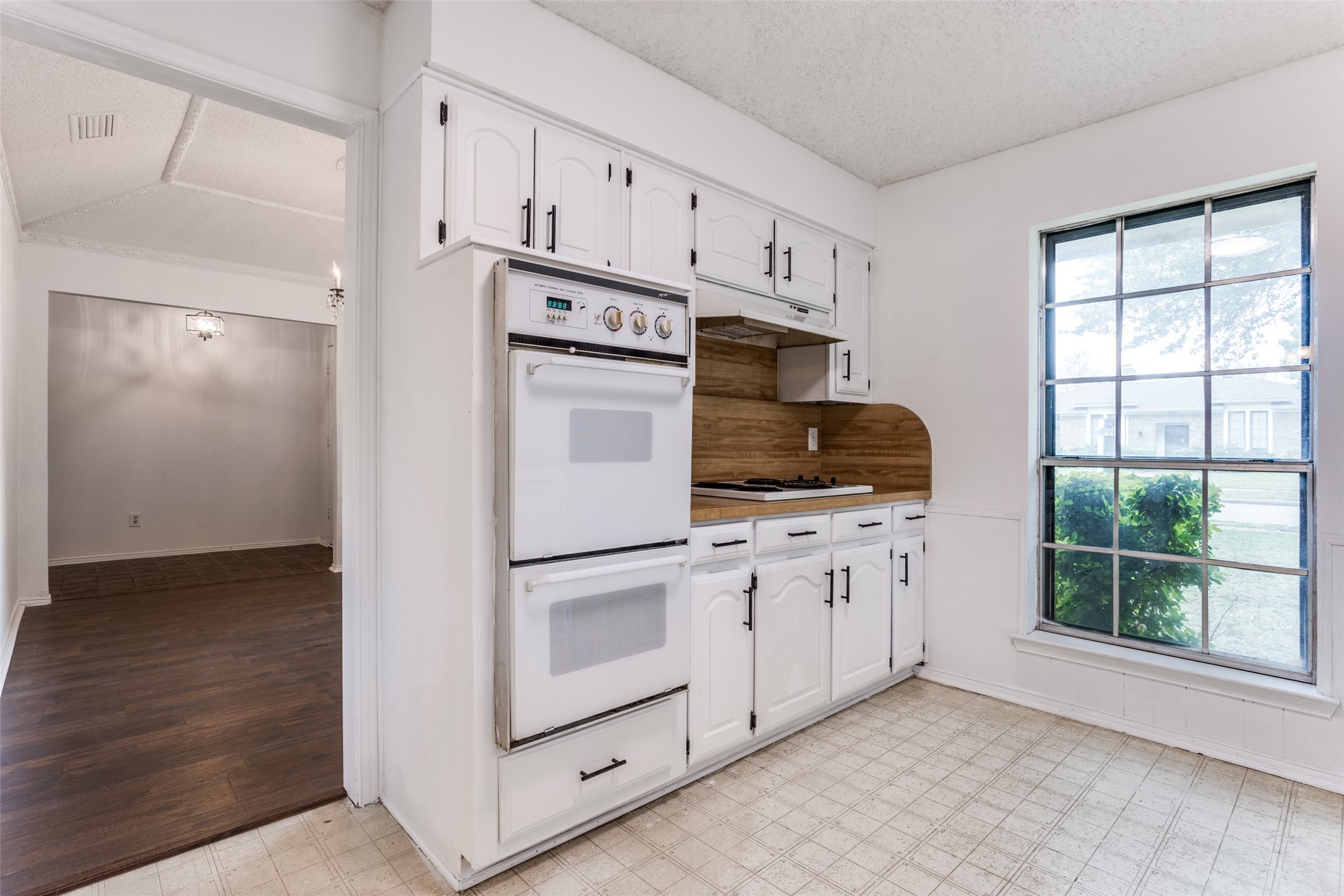 1711 Windsong Trail