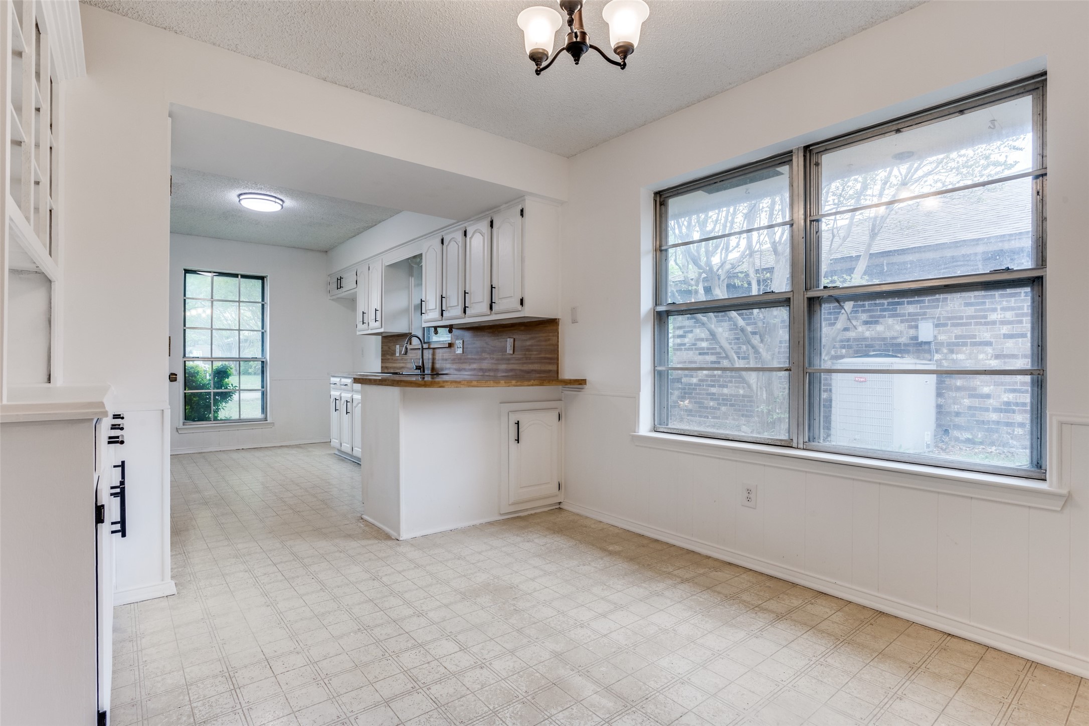 1711 Windsong Trail