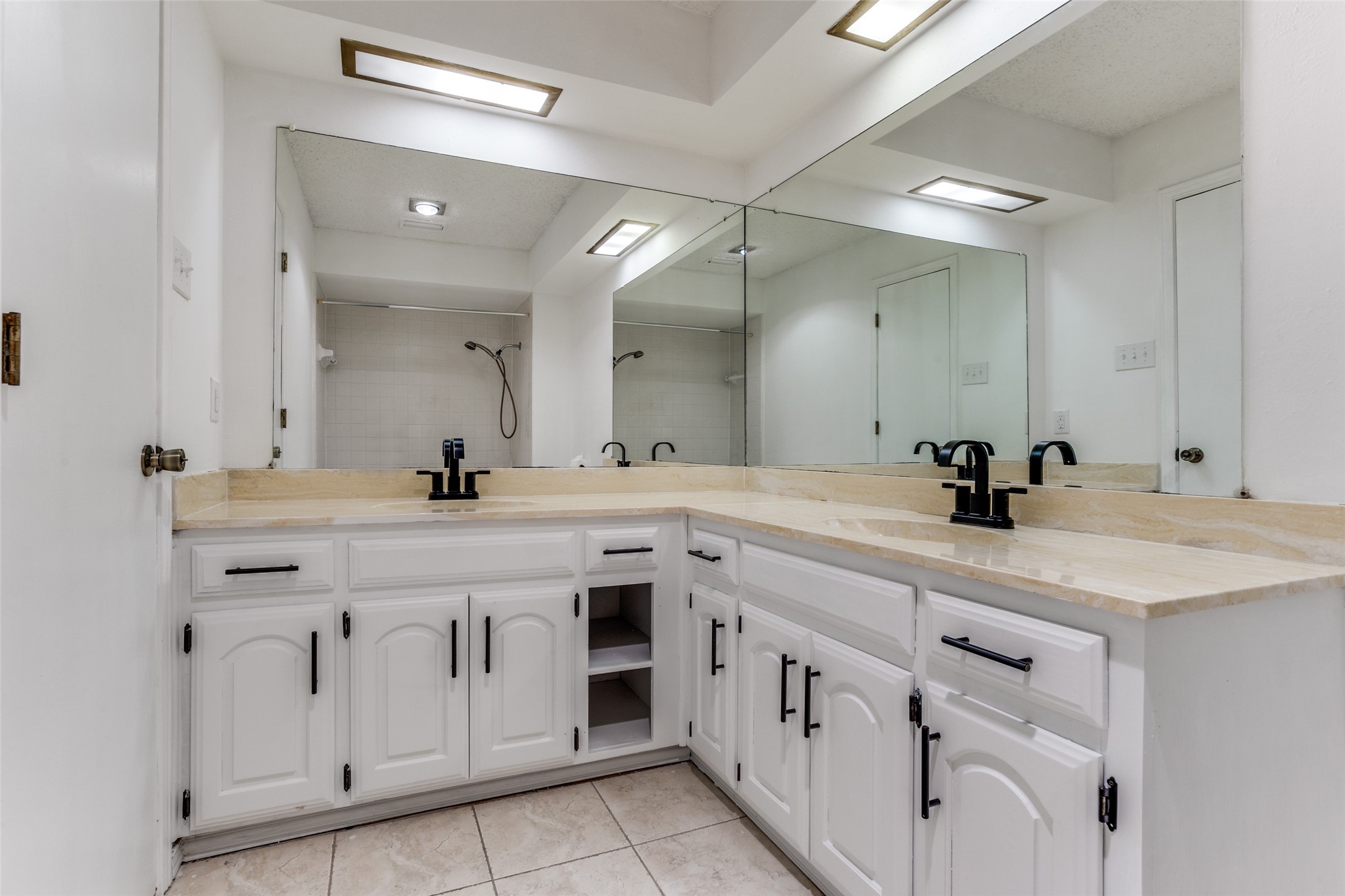 1711 Windsong Trail
