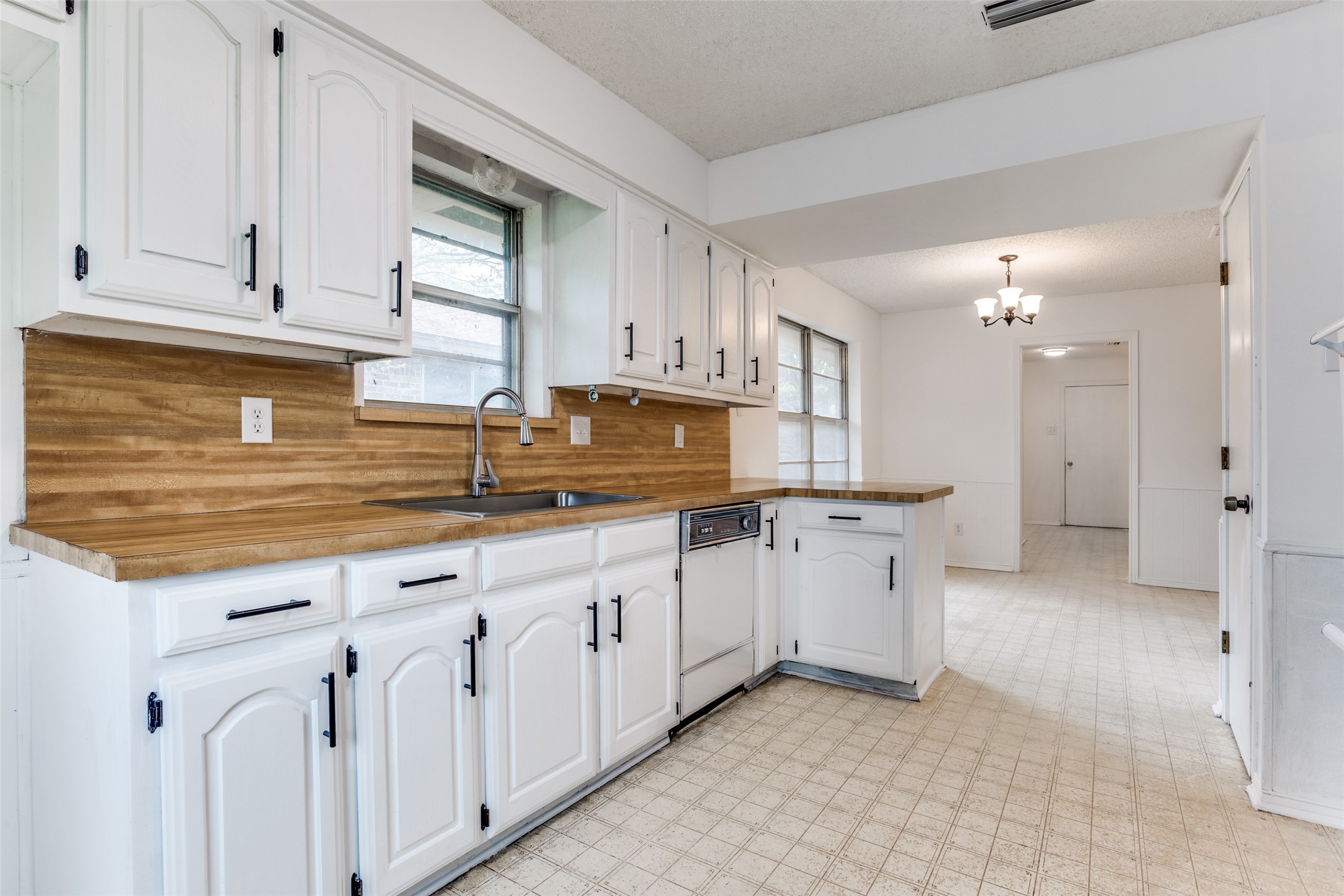 1711 Windsong Trail