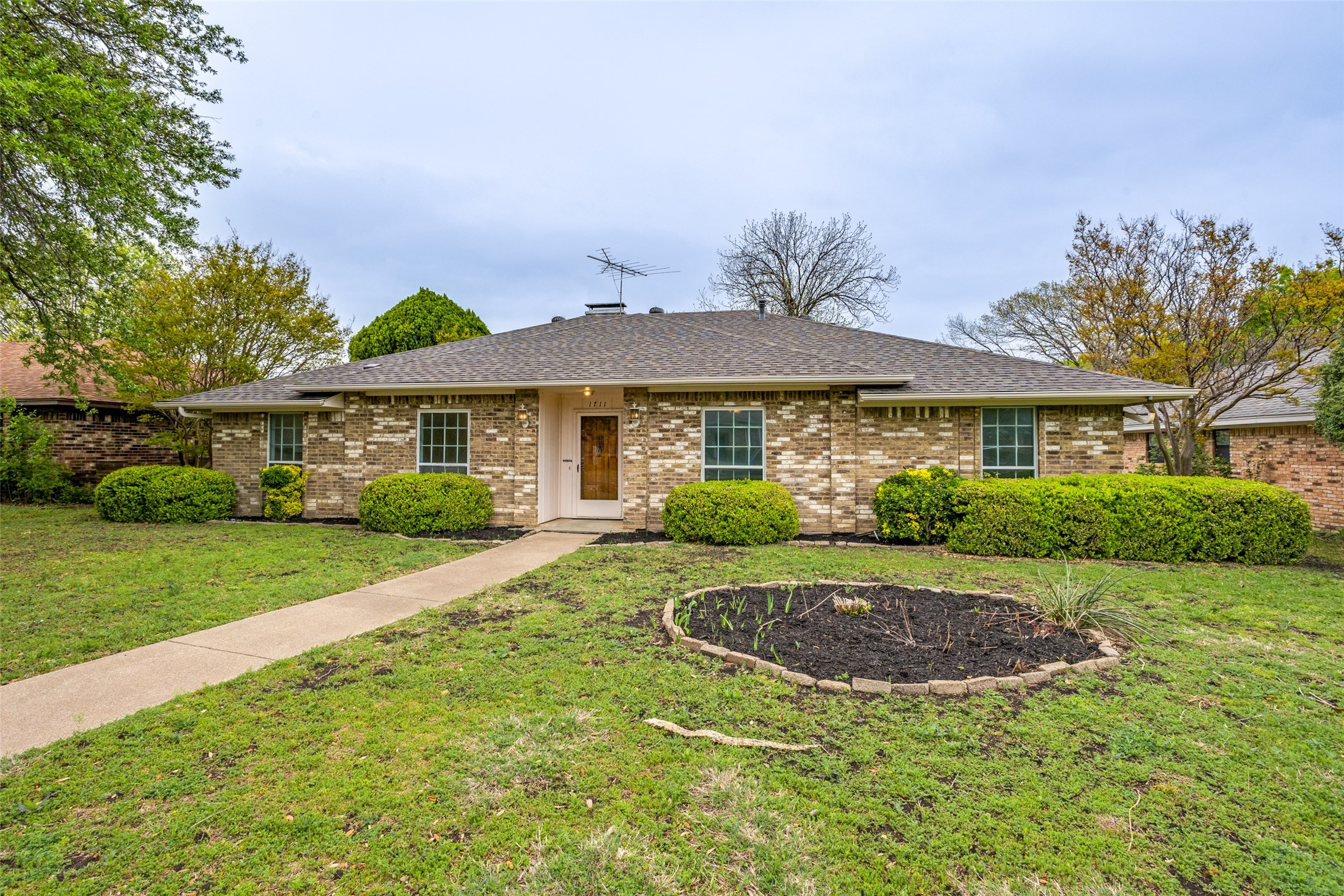 1711 Windsong Trail