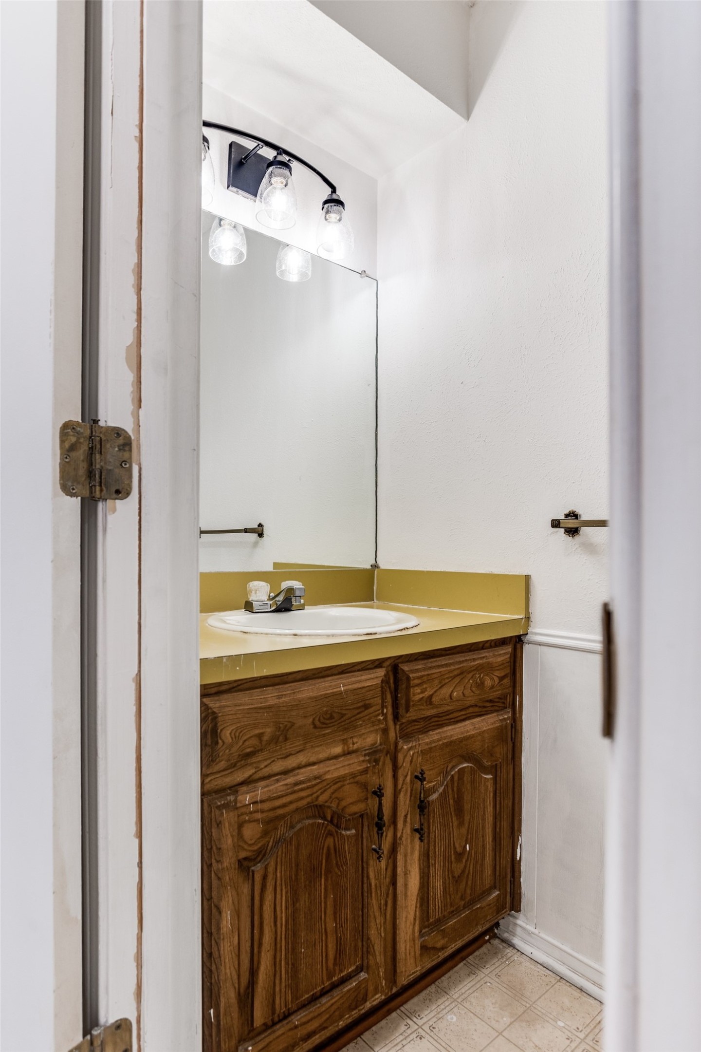 1711 Windsong Trail
