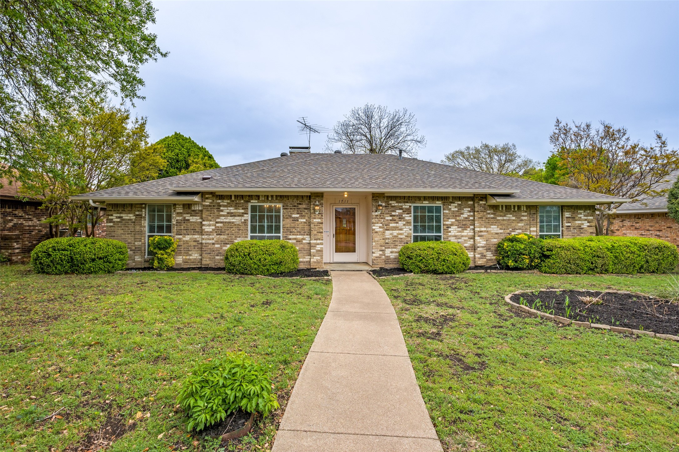 1711 Windsong Trail