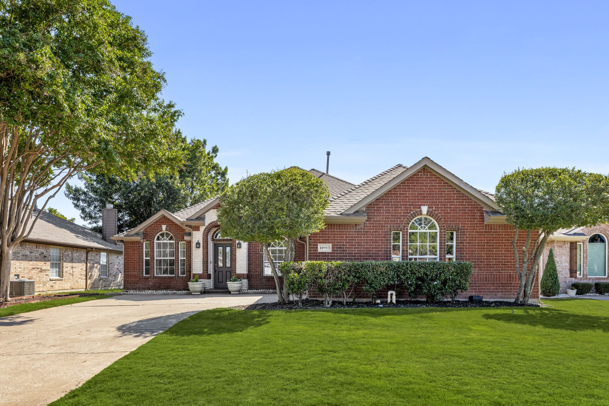10903 Robincreek Lane
