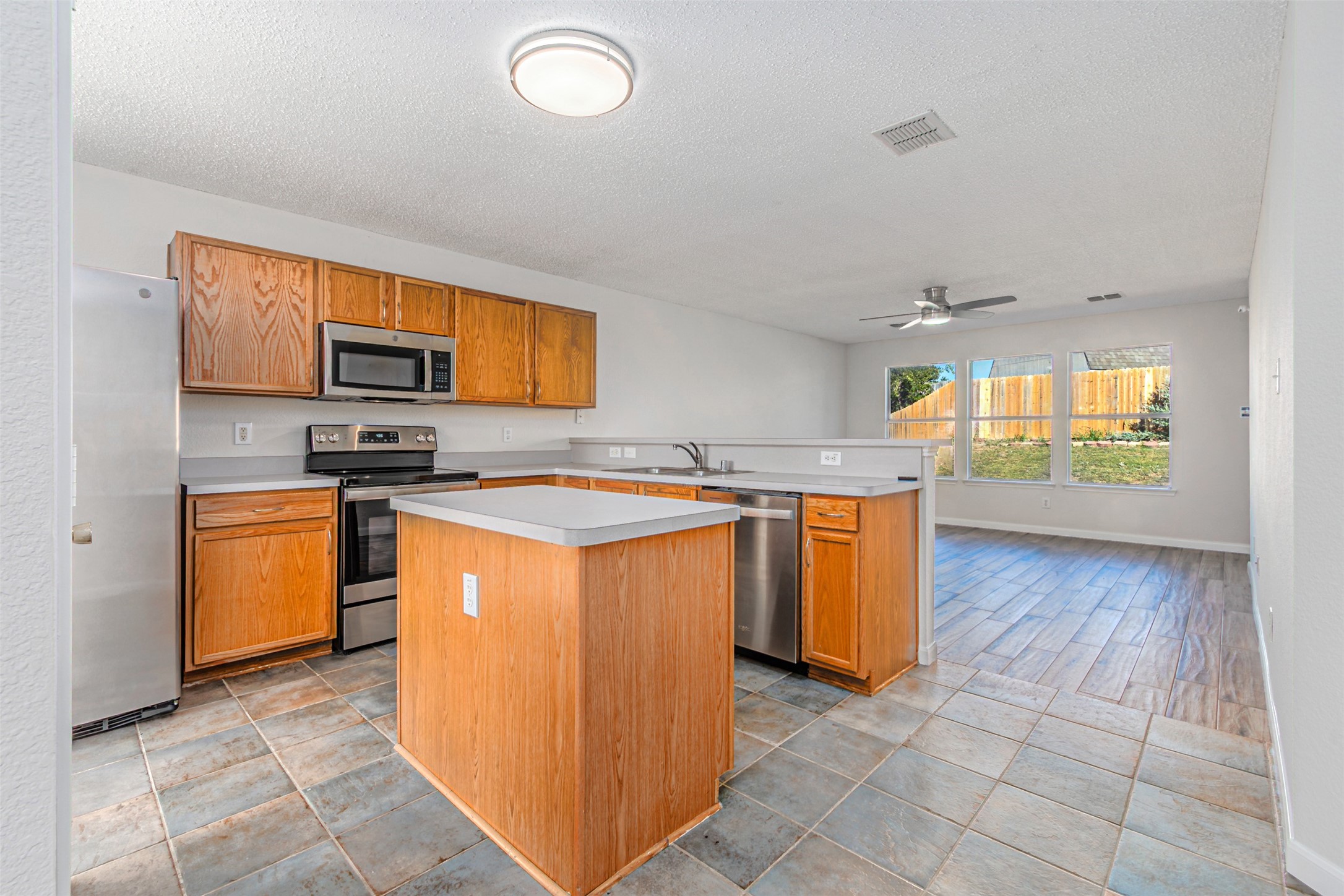 1013 Post Oak Trail