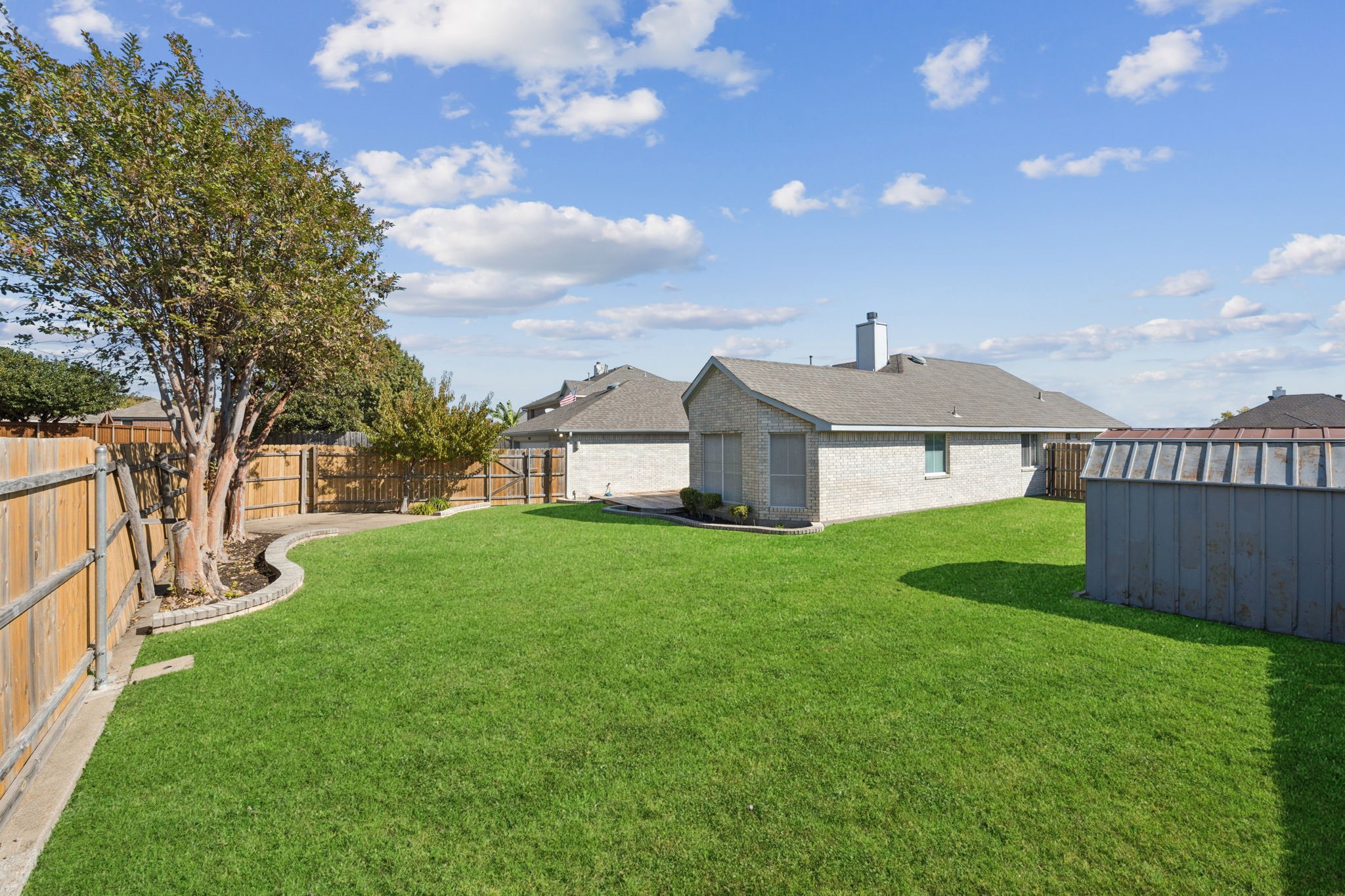 4001 Lakeside Drive
