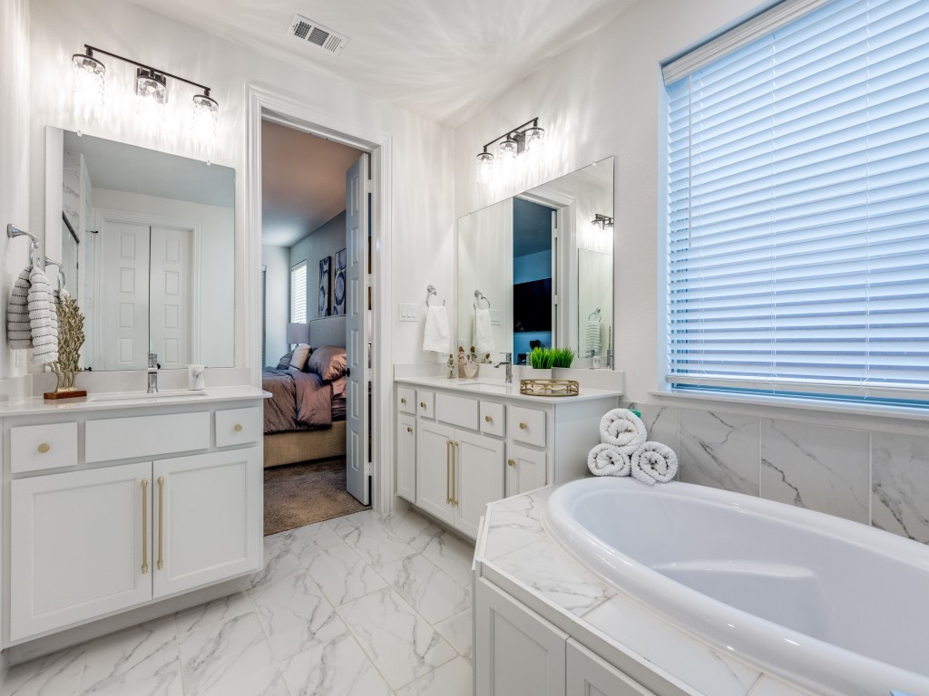 2413 Latimer Mews
