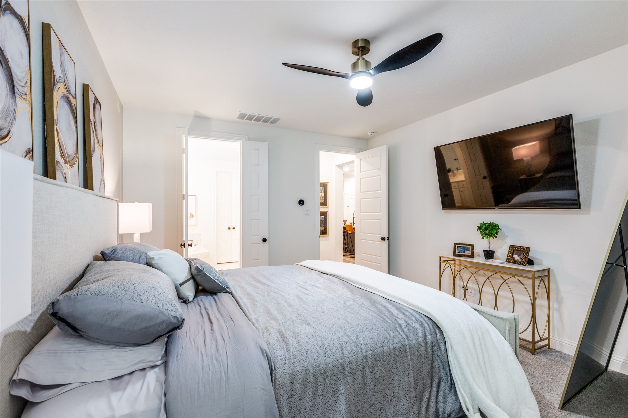 2413 Latimer Mews