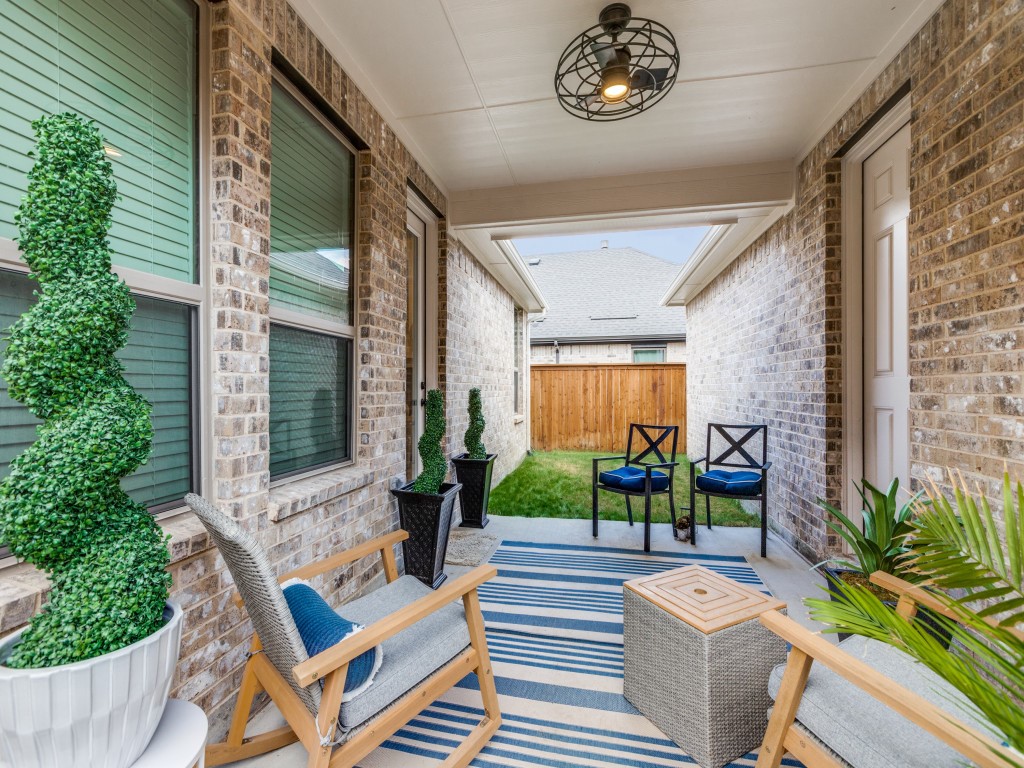 2413 Latimer Mews