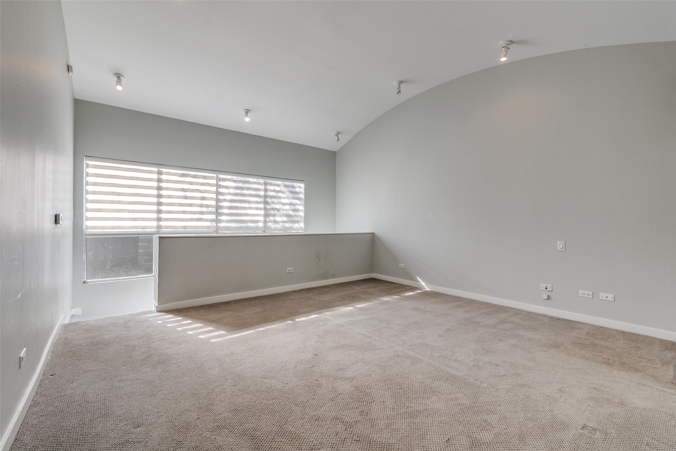 4231 Travis Street 20