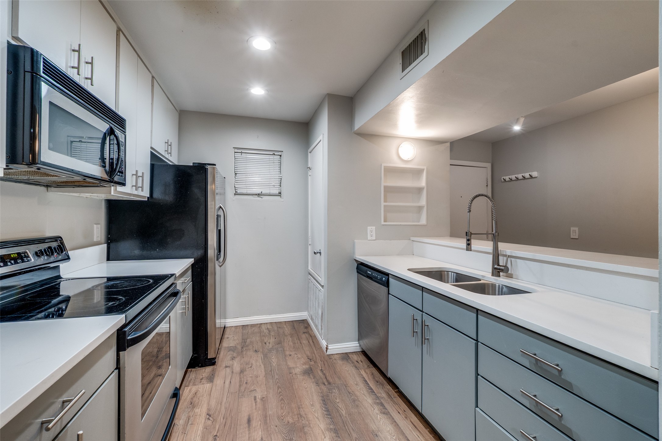 4231 Travis Street 20