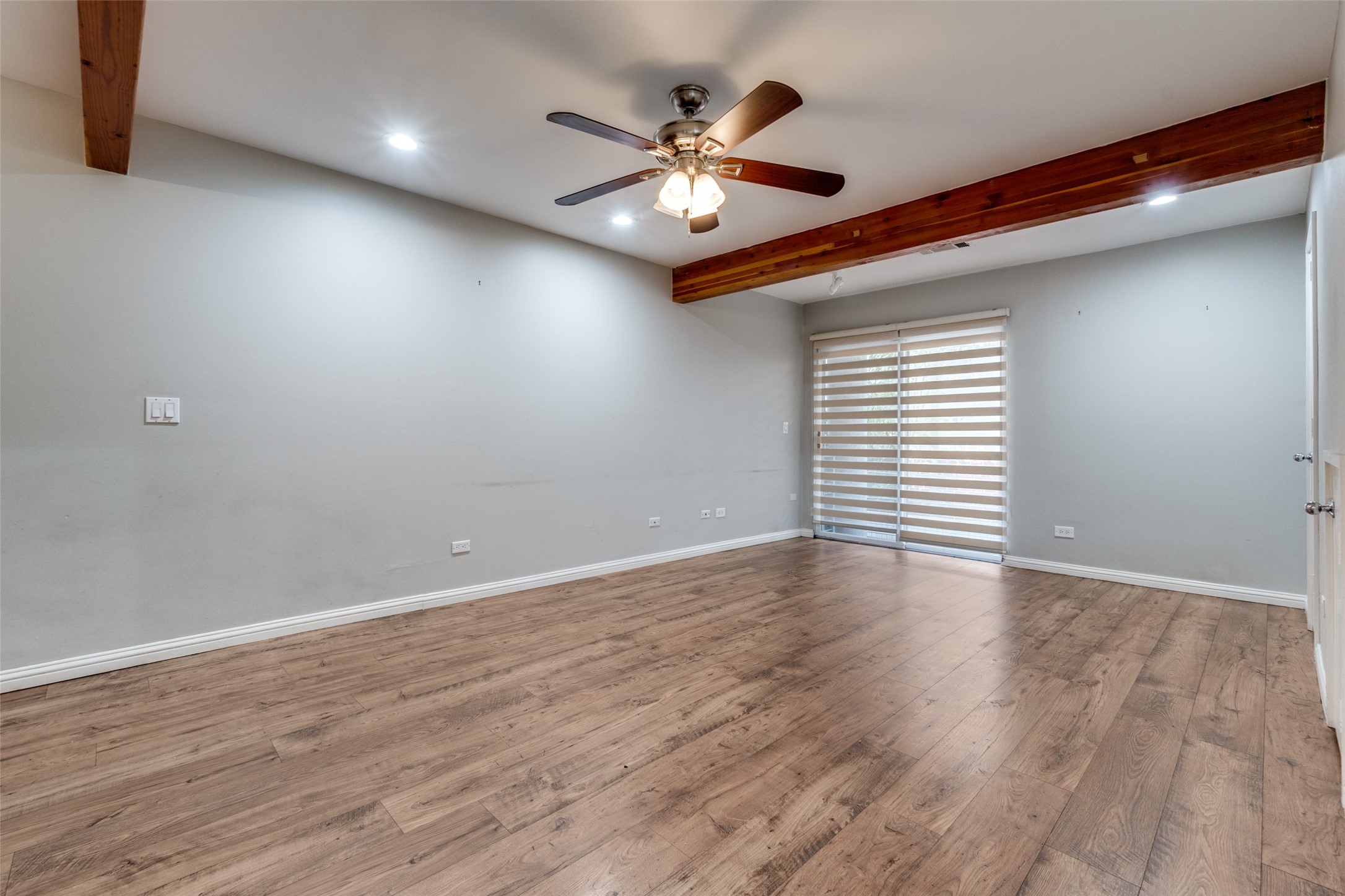 4231 Travis Street 20