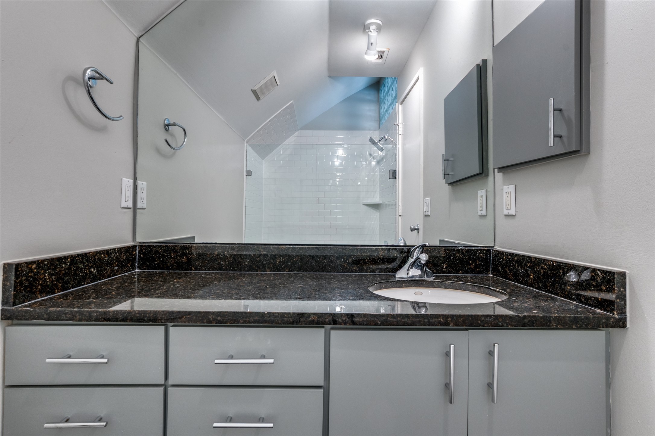 4231 Travis Street 20
