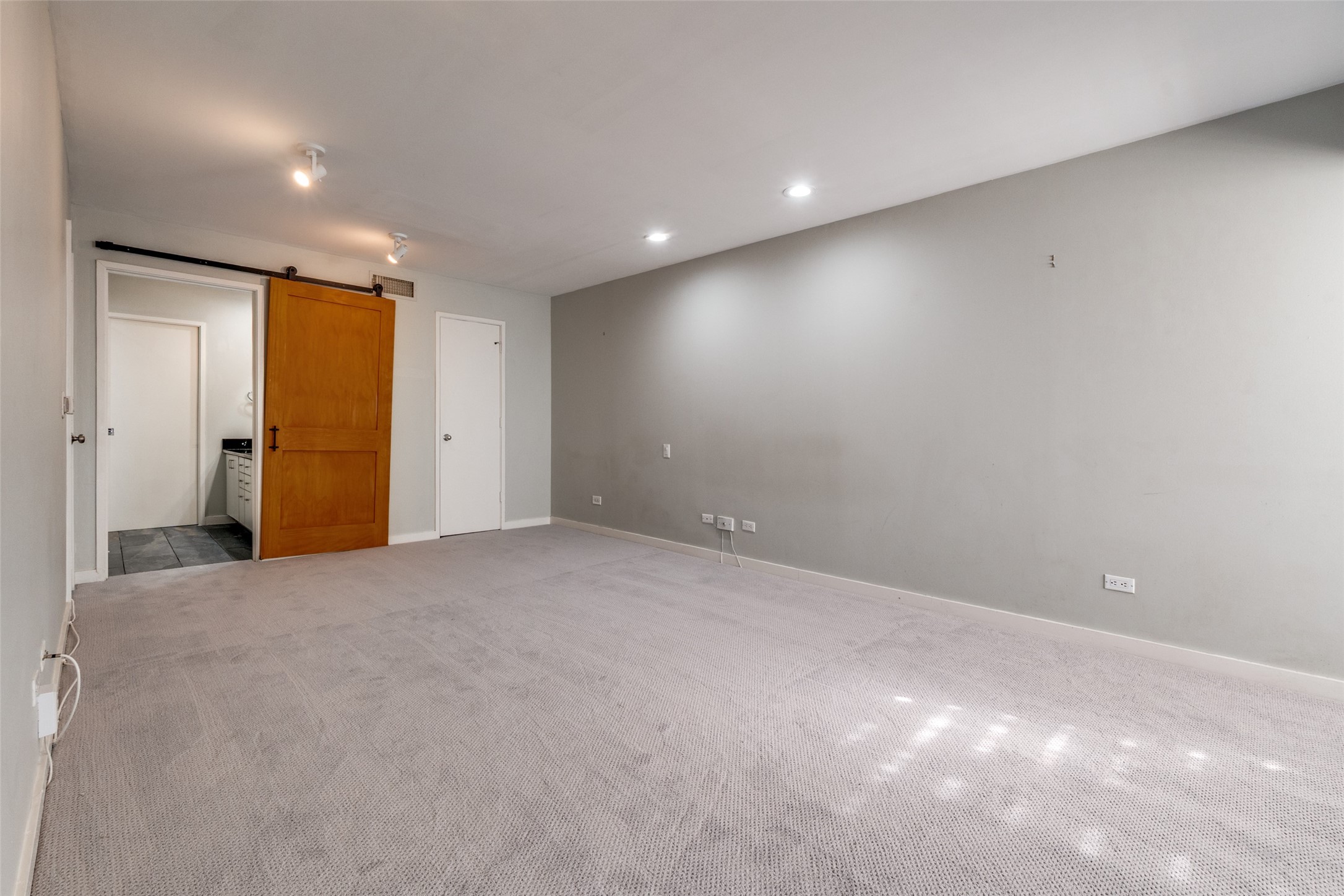 4231 Travis Street 20