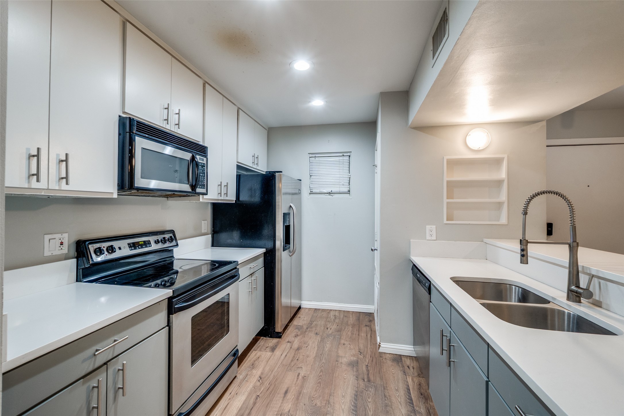 4231 Travis Street 20