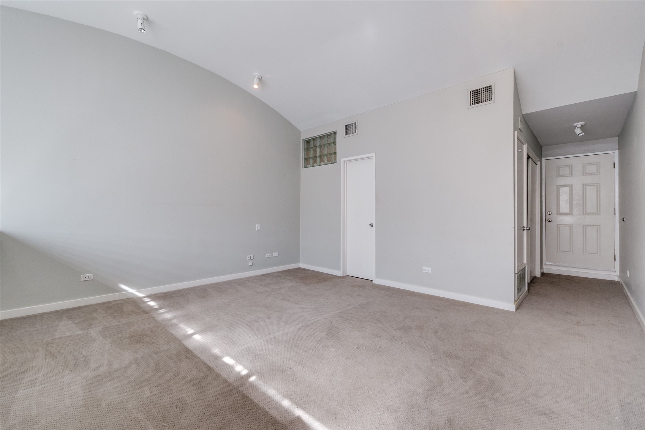 4231 Travis Street 20