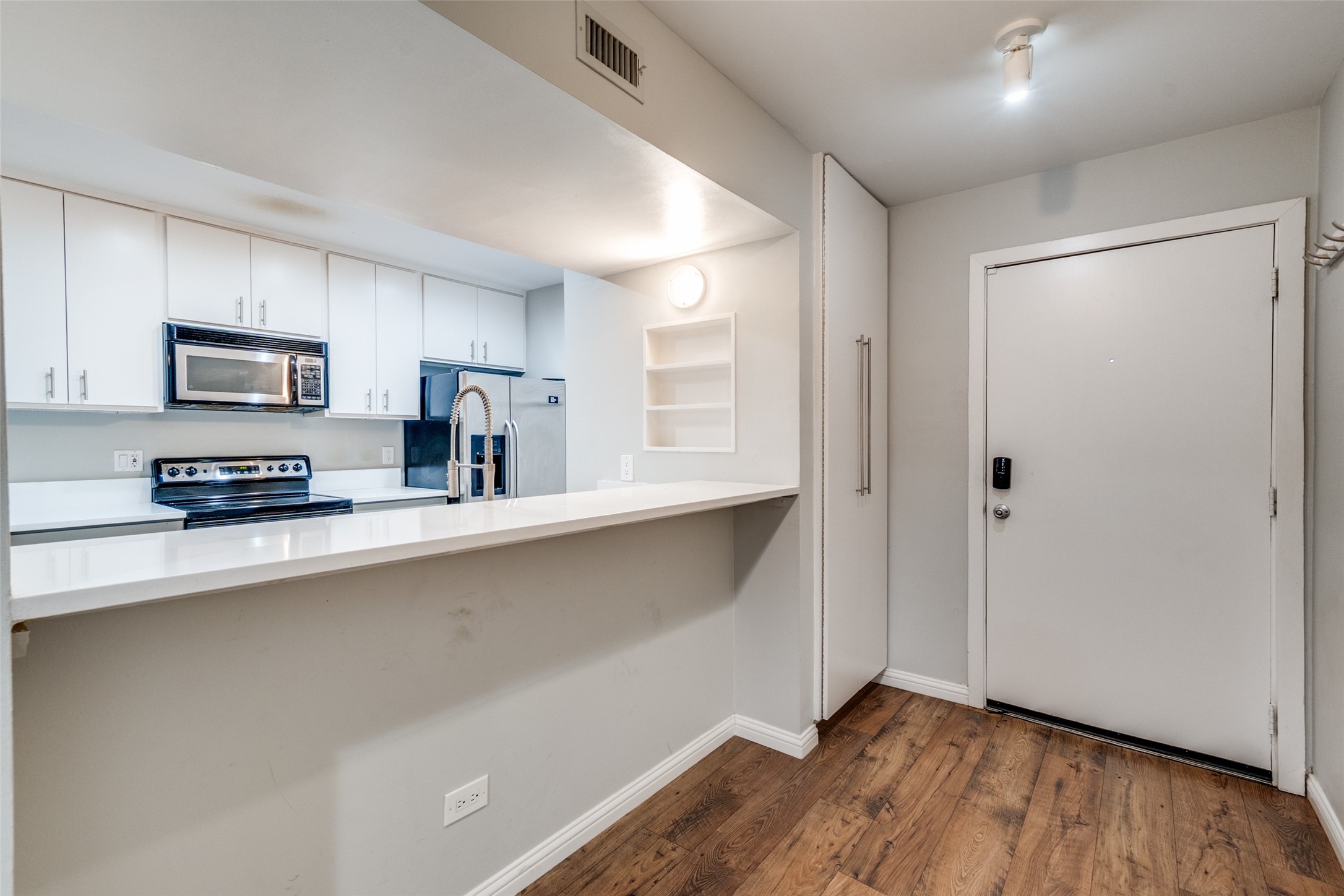 4231 Travis Street 20